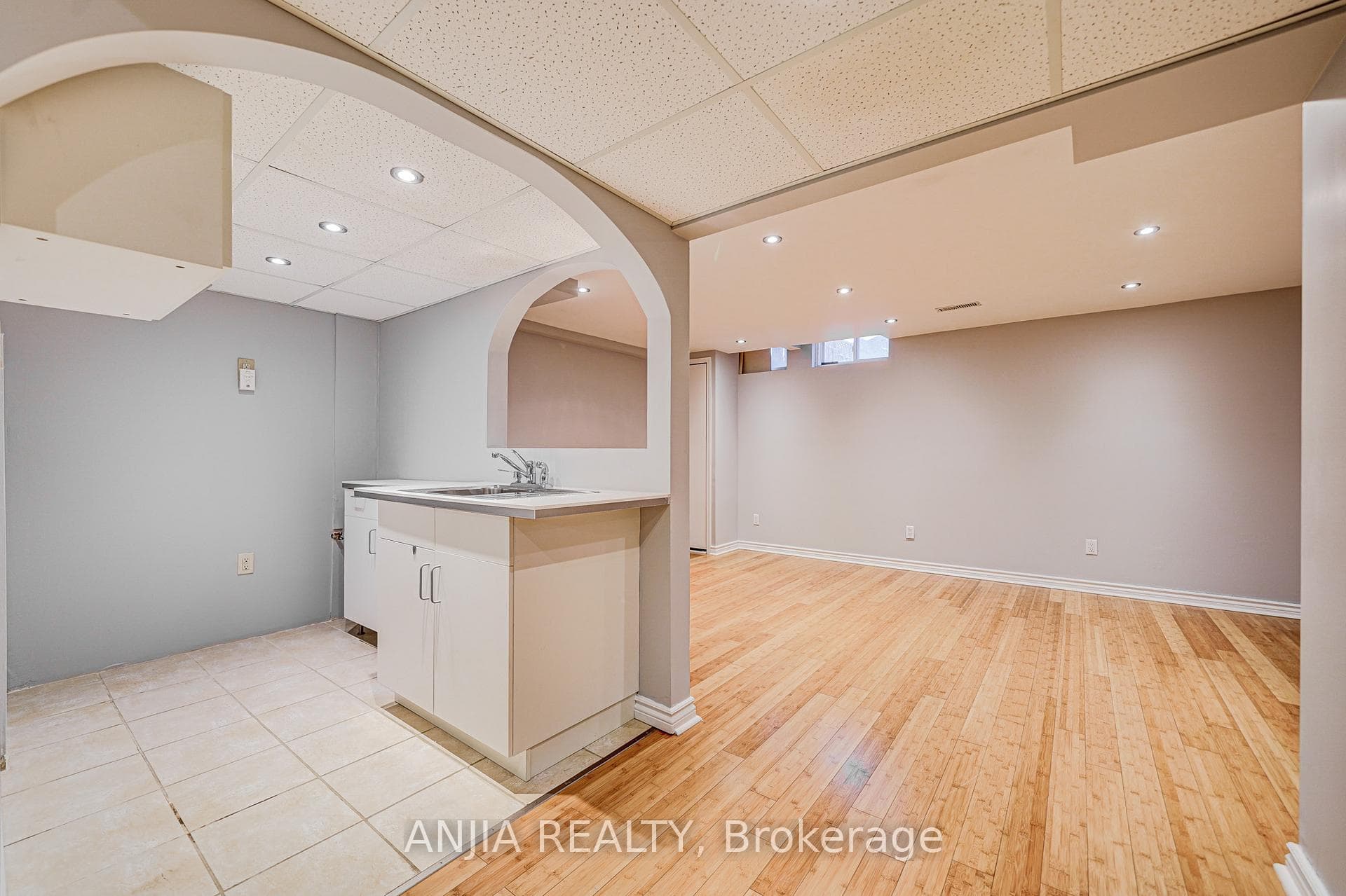 146 Billingsley Crescent photo 31