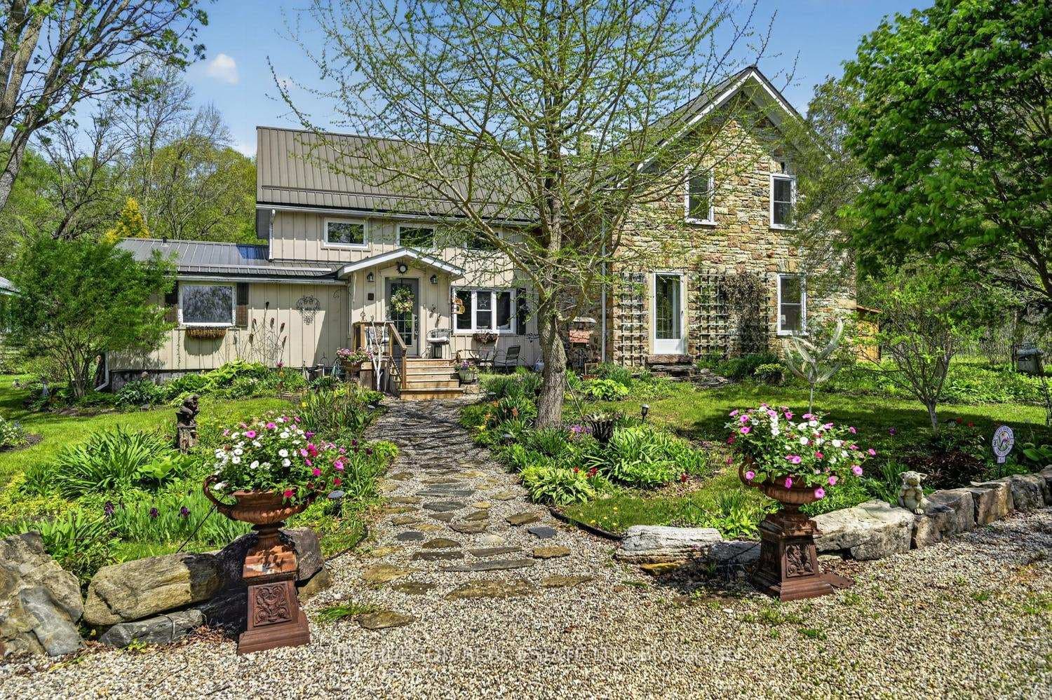 25 Pond Road photo 2