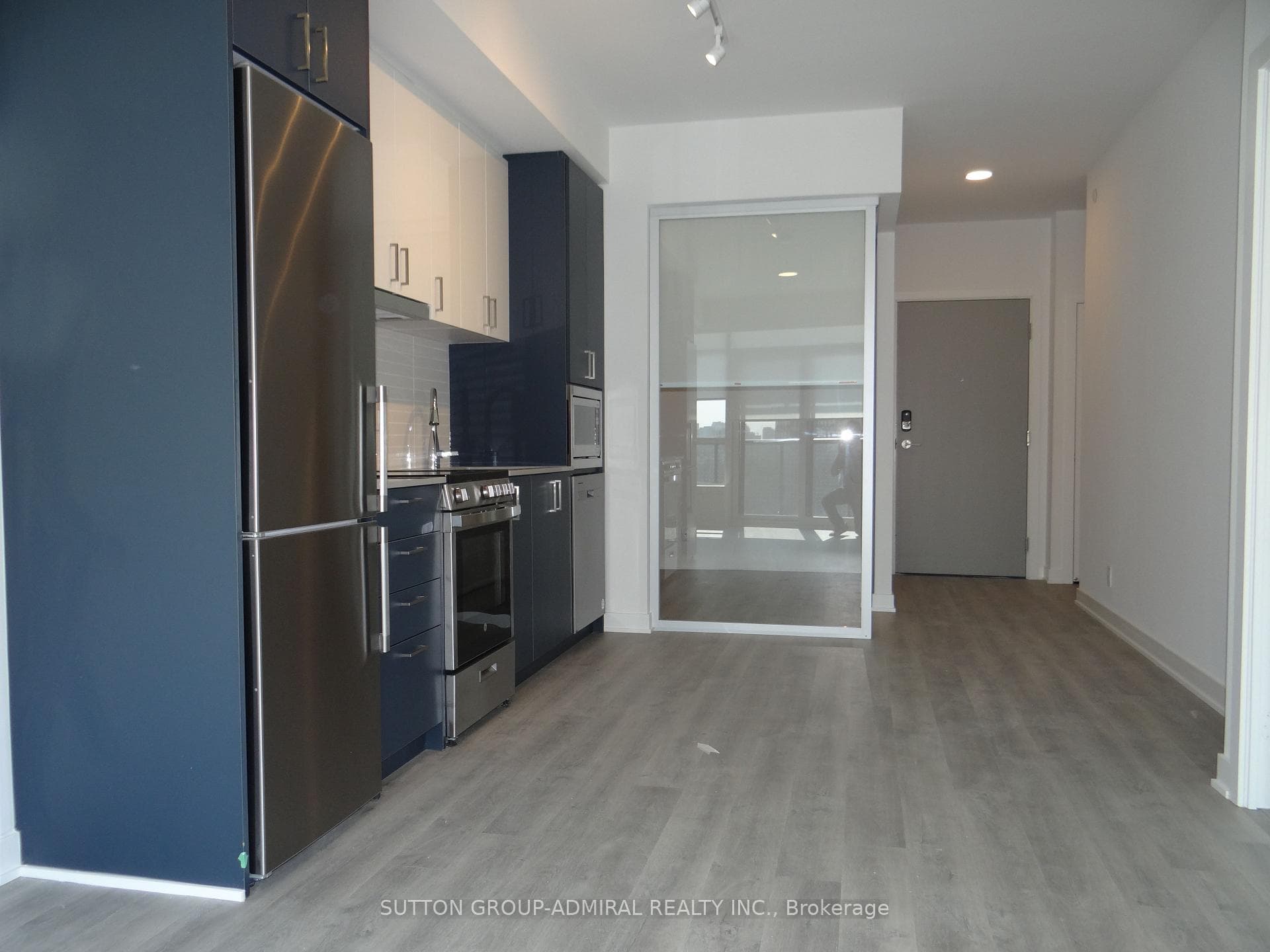 30 Upper Mall Way Unit 405 photo 9