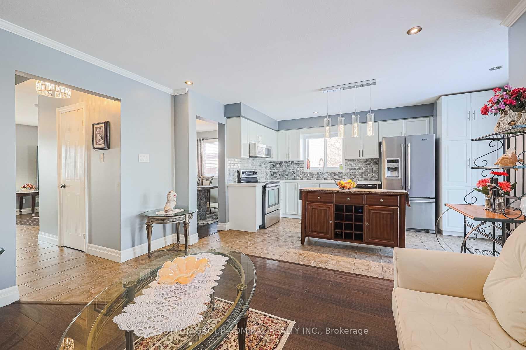 242 Mapleton Avenue photo 11