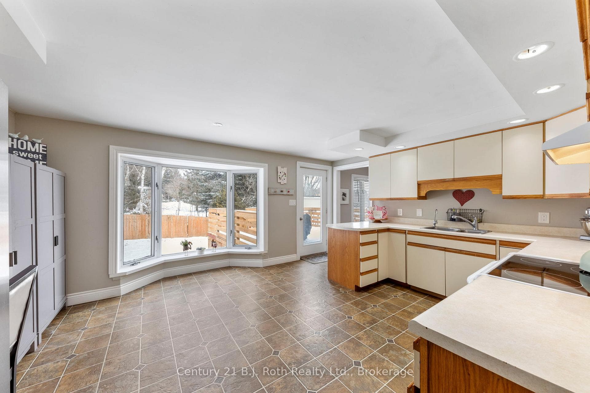 60 Lepage Drive photo 12