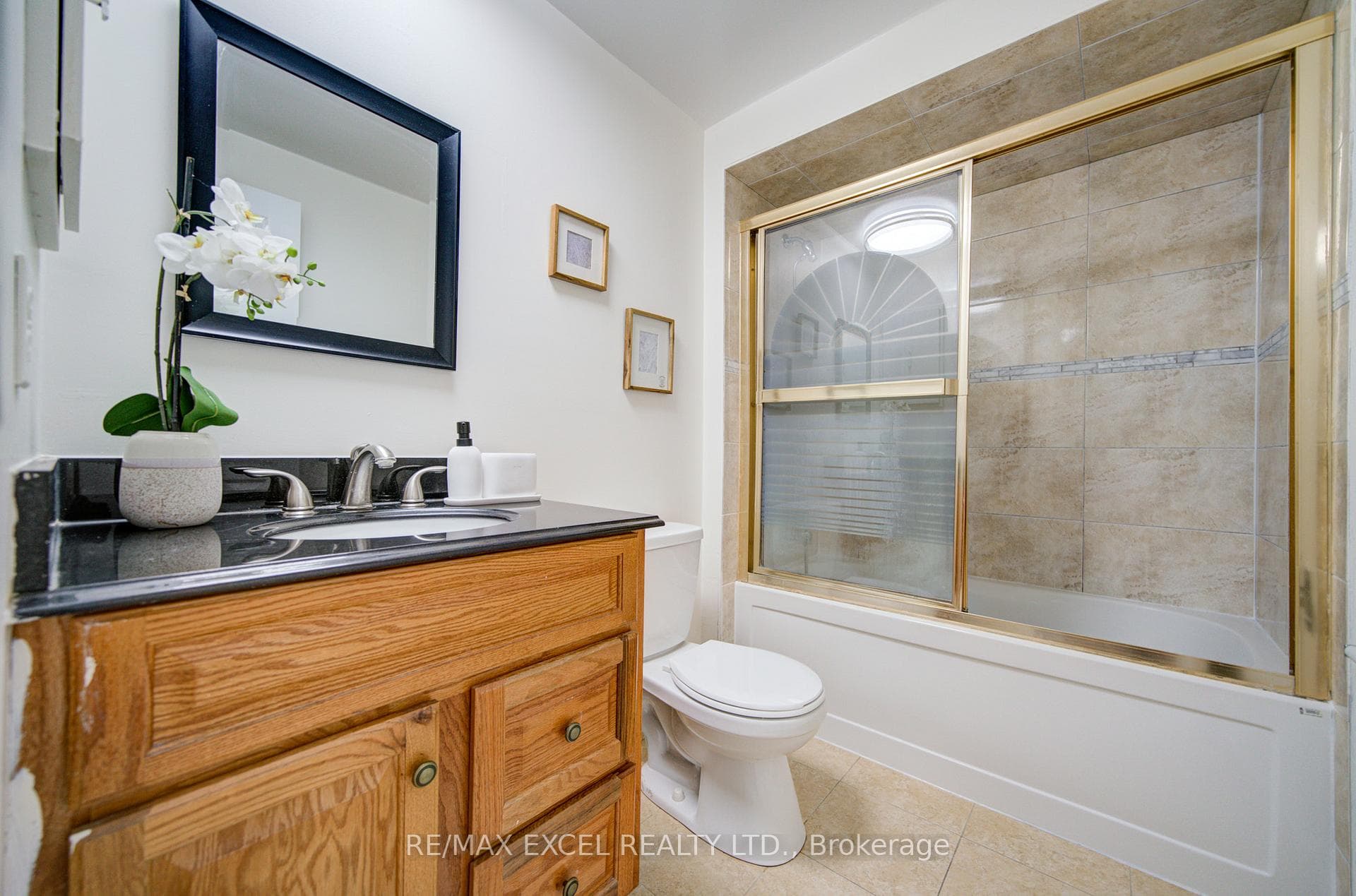 23 Tangmere Crescent photo 34