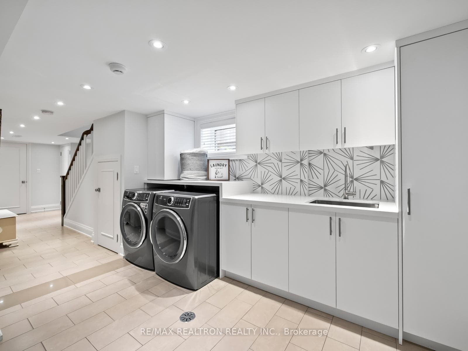 18 Corwin Crescent photo 34