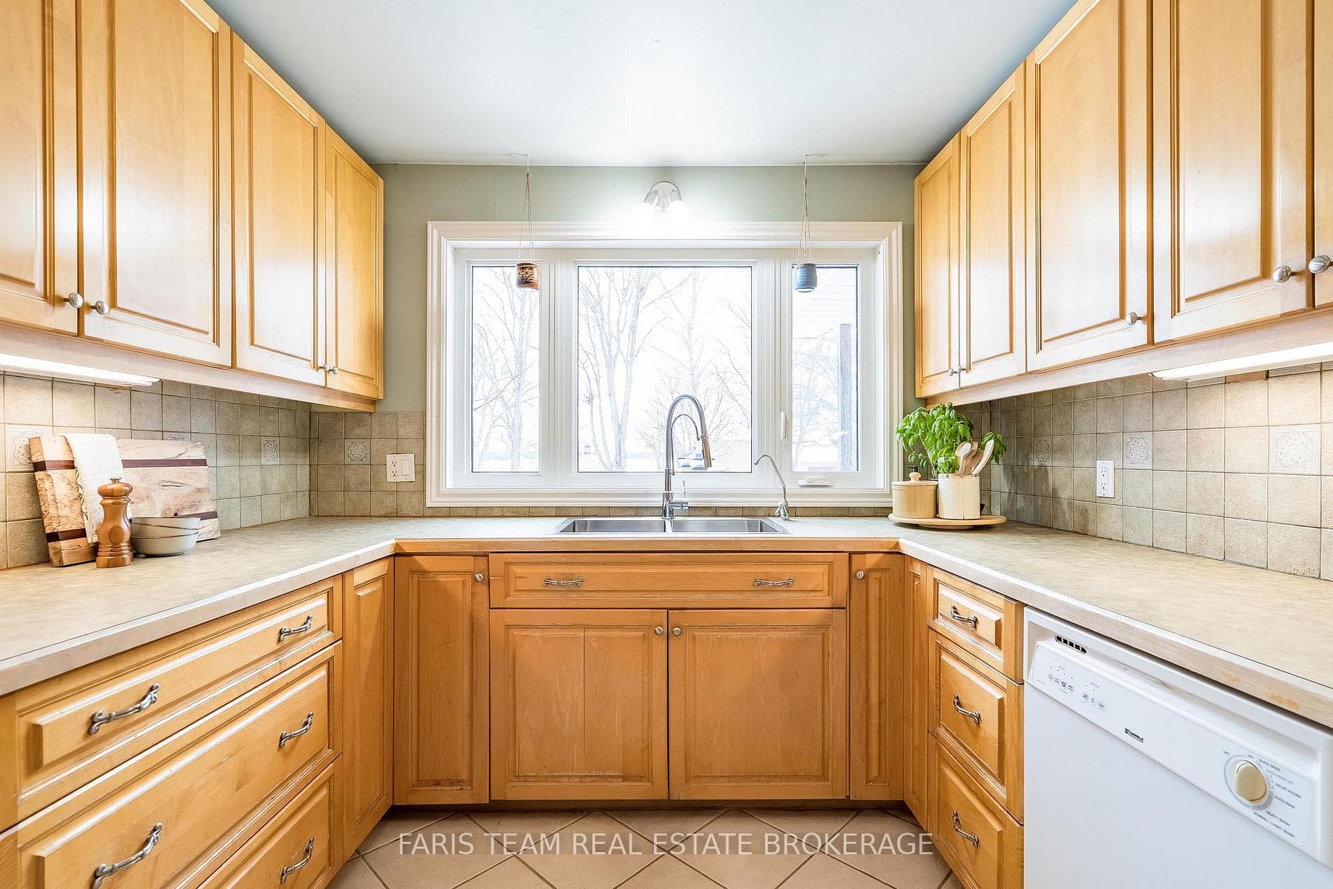 4186 Orkney Beach Road photo 9
