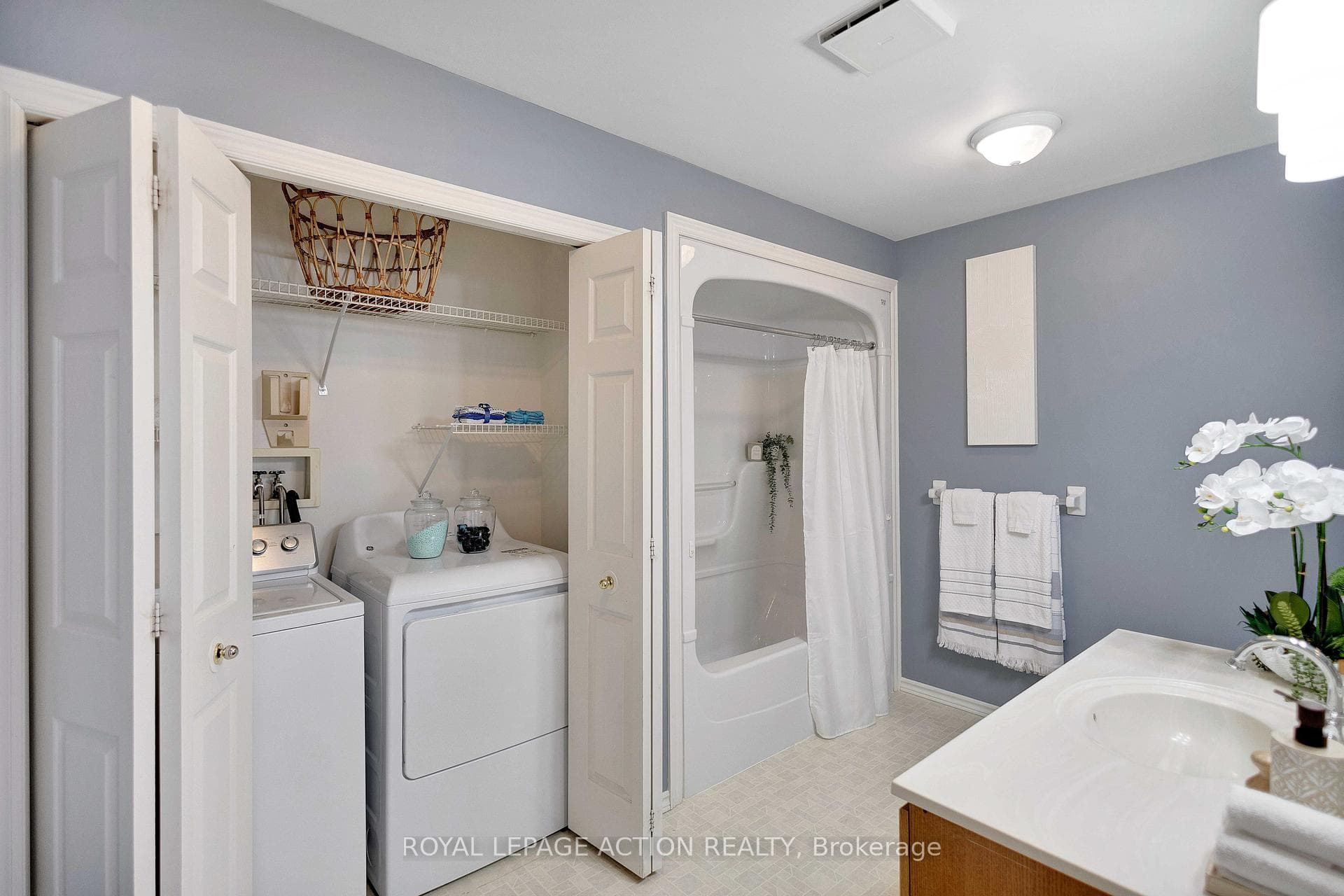 Main Bathroom / Laundry