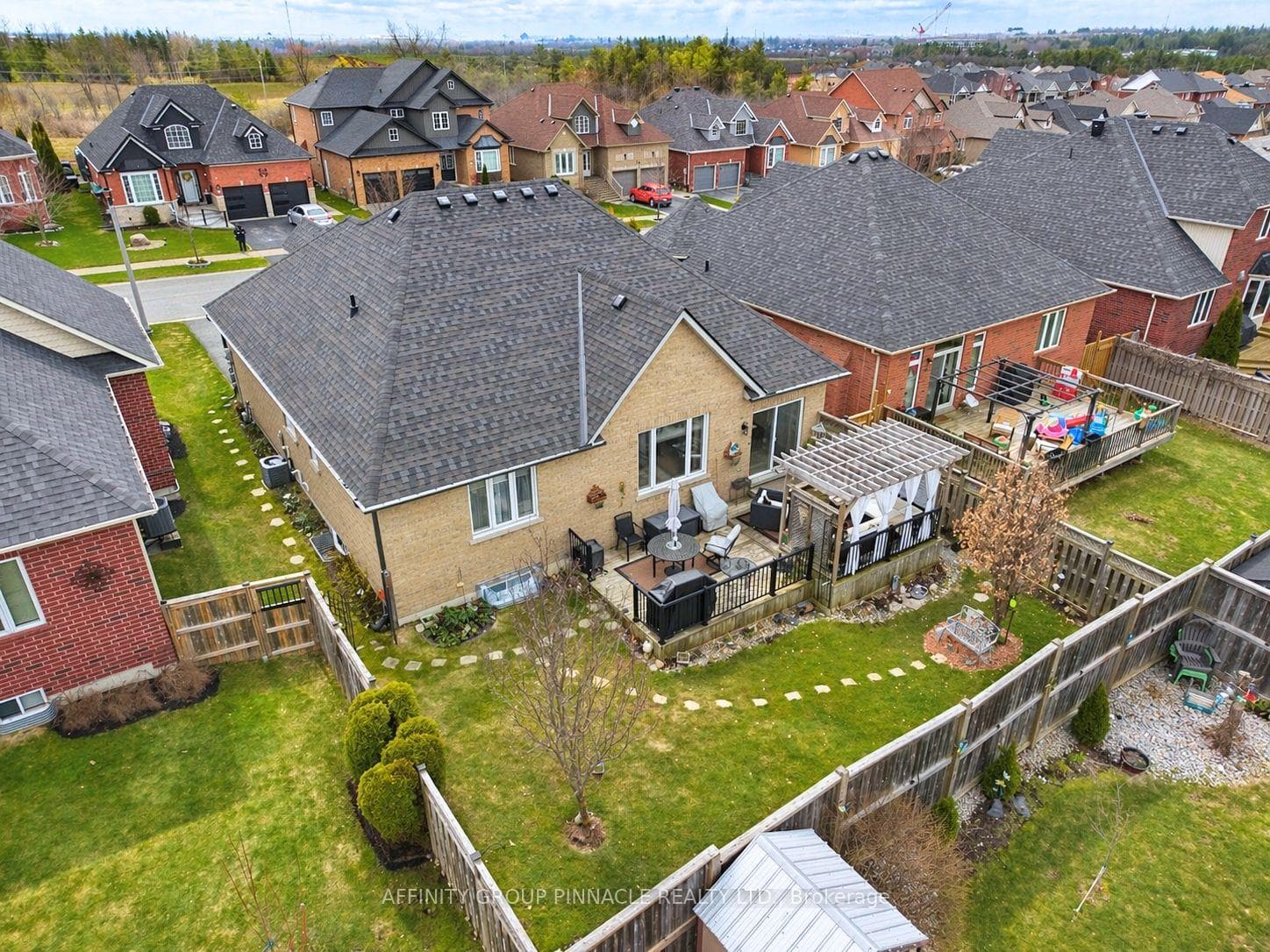 63 Ellis Crescent photo 44