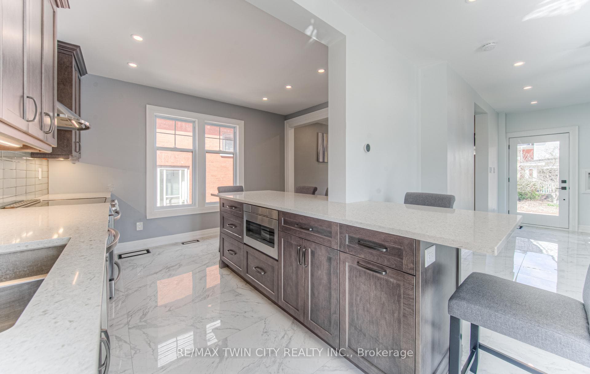 31 Dekay Street photo 18
