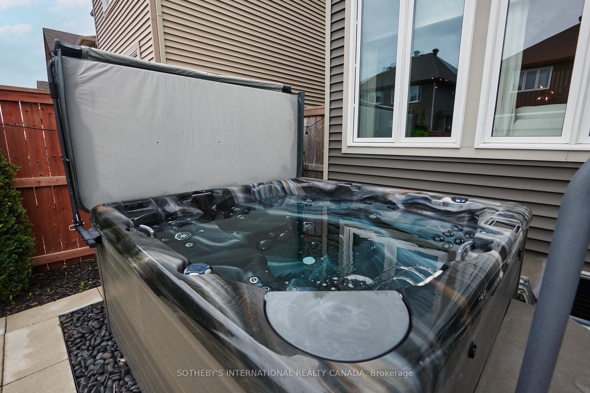 727 Bunchberry Way photo 34