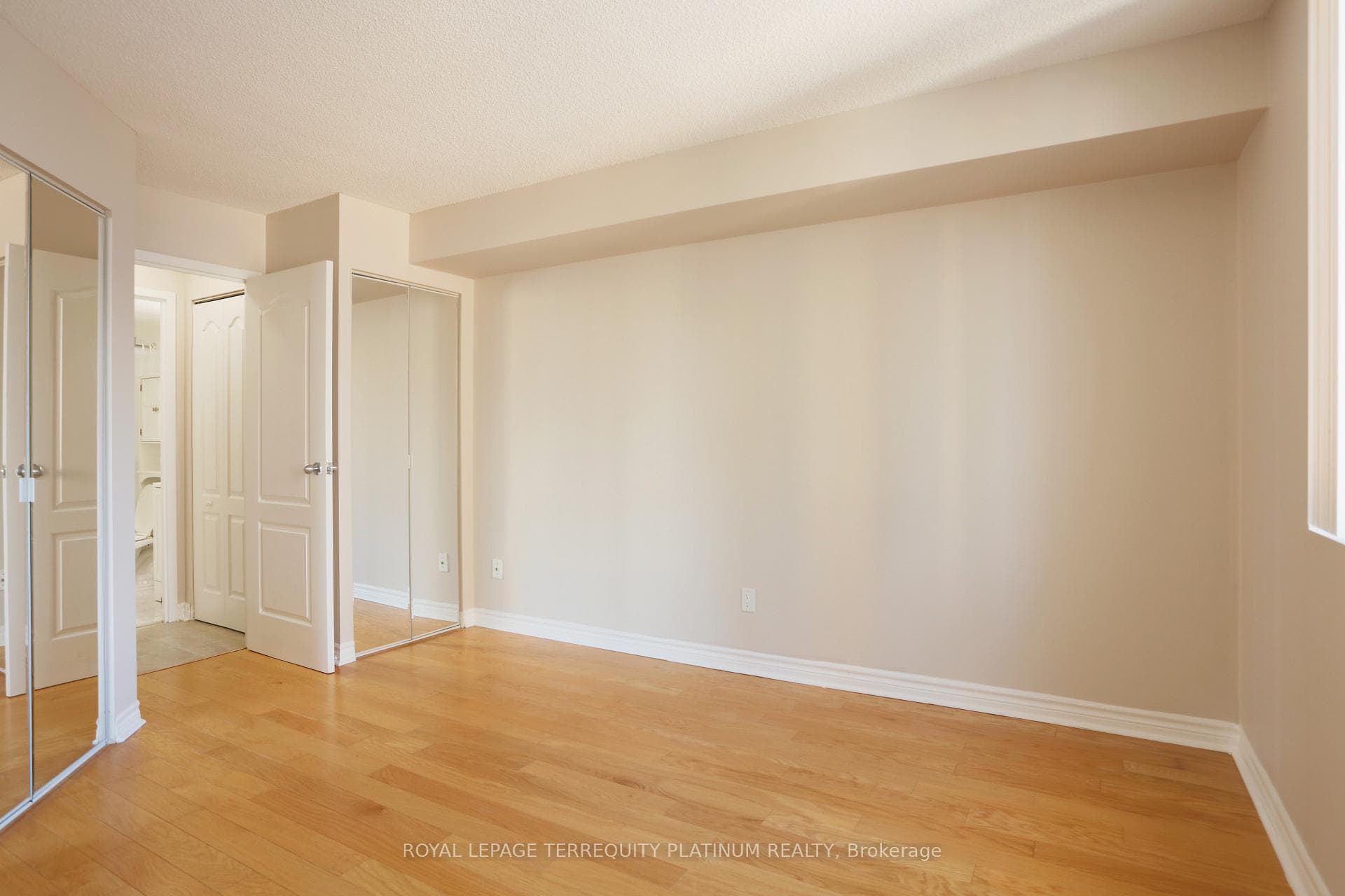 25 Grenville Street Unit 1801 photo 13