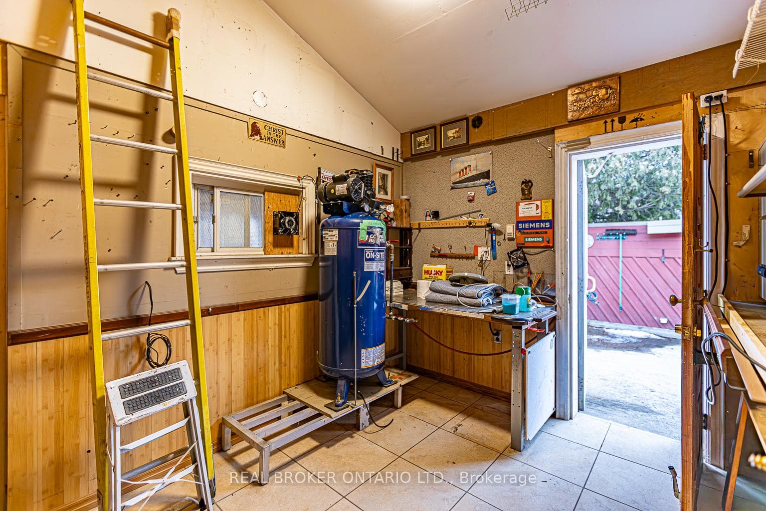 107 Foxwell Street photo 35