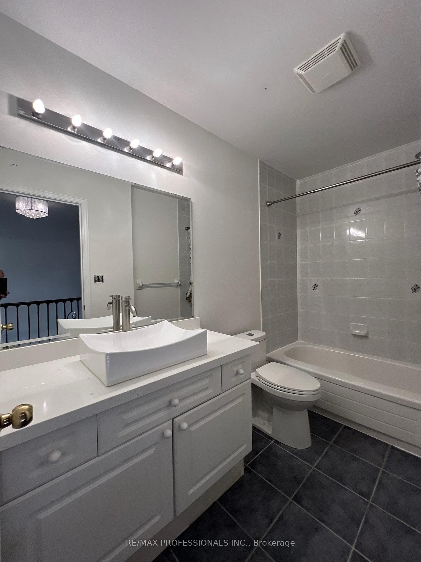 3895 Henrietta Way photo 32
