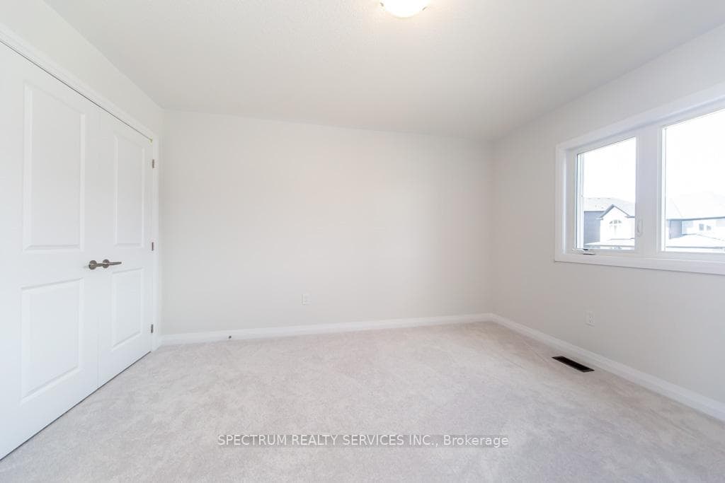1389 Stovell Crescent photo 45