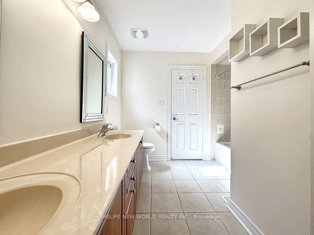79 Chopin Boulevard photo 29