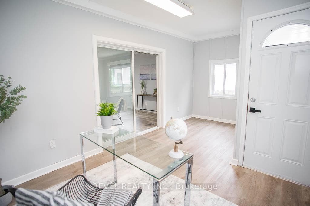 8 Helen Avenue photo 11