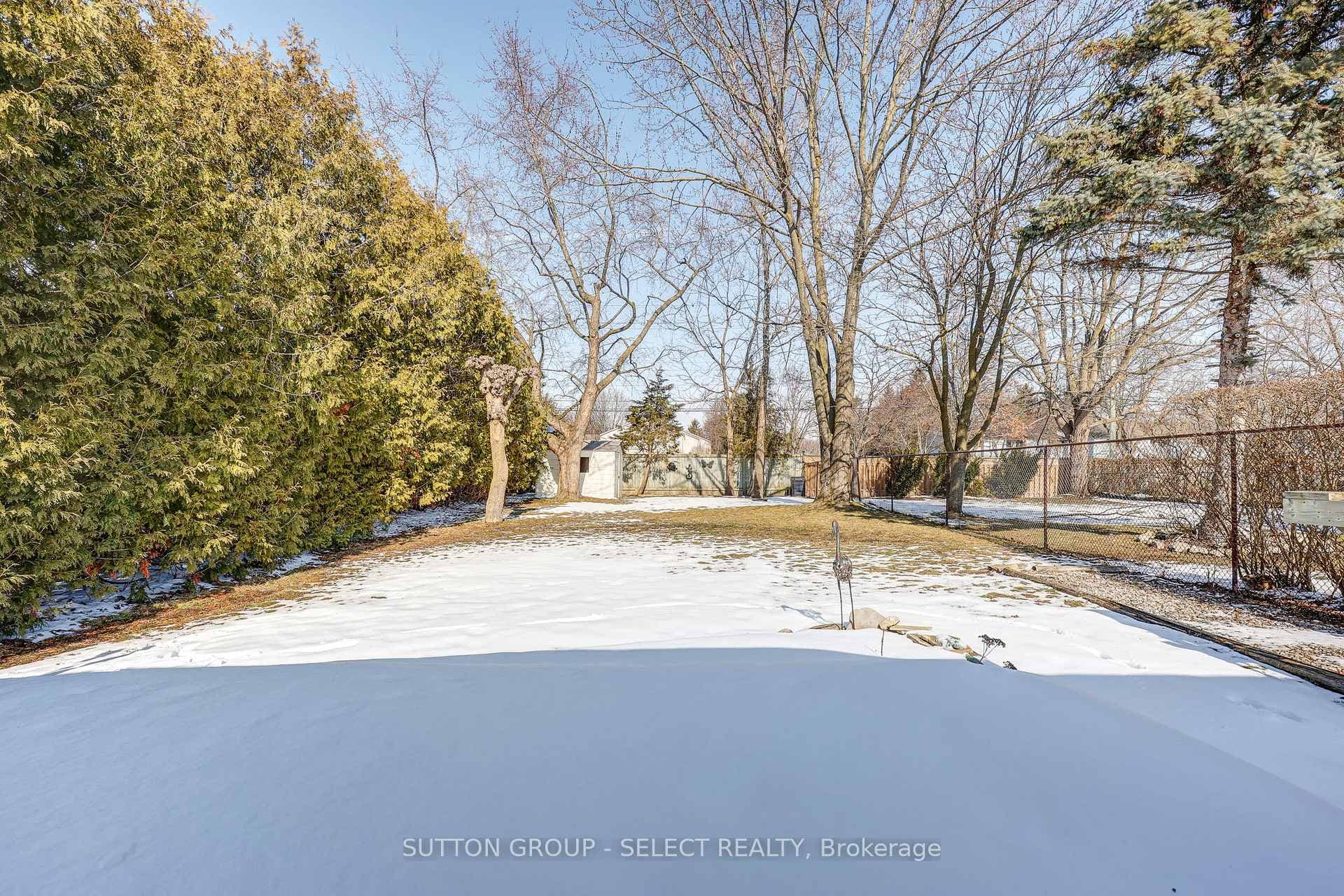 192 Ardsley Crescent photo 22