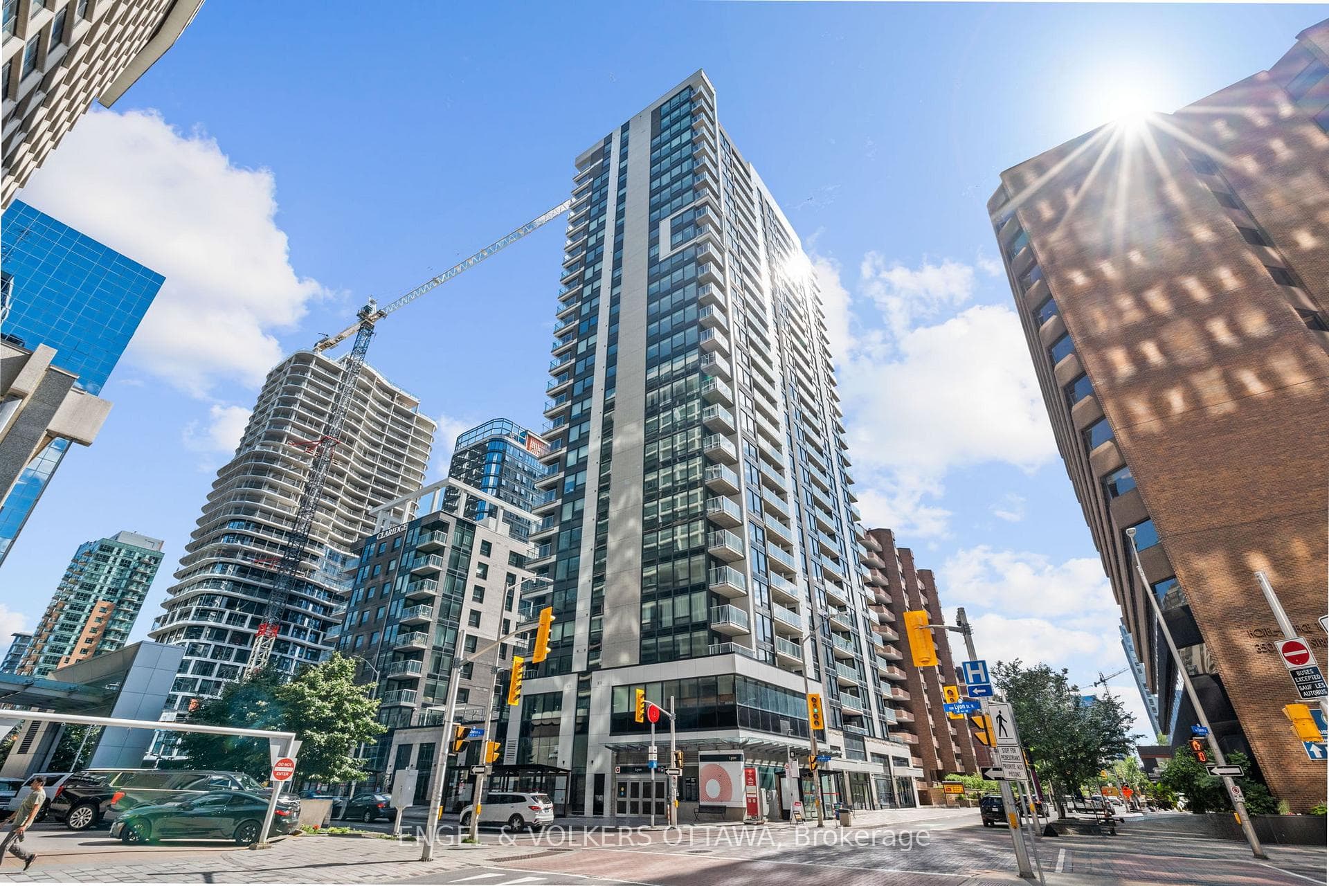 340 Queen Street Unit 402 photo 1
