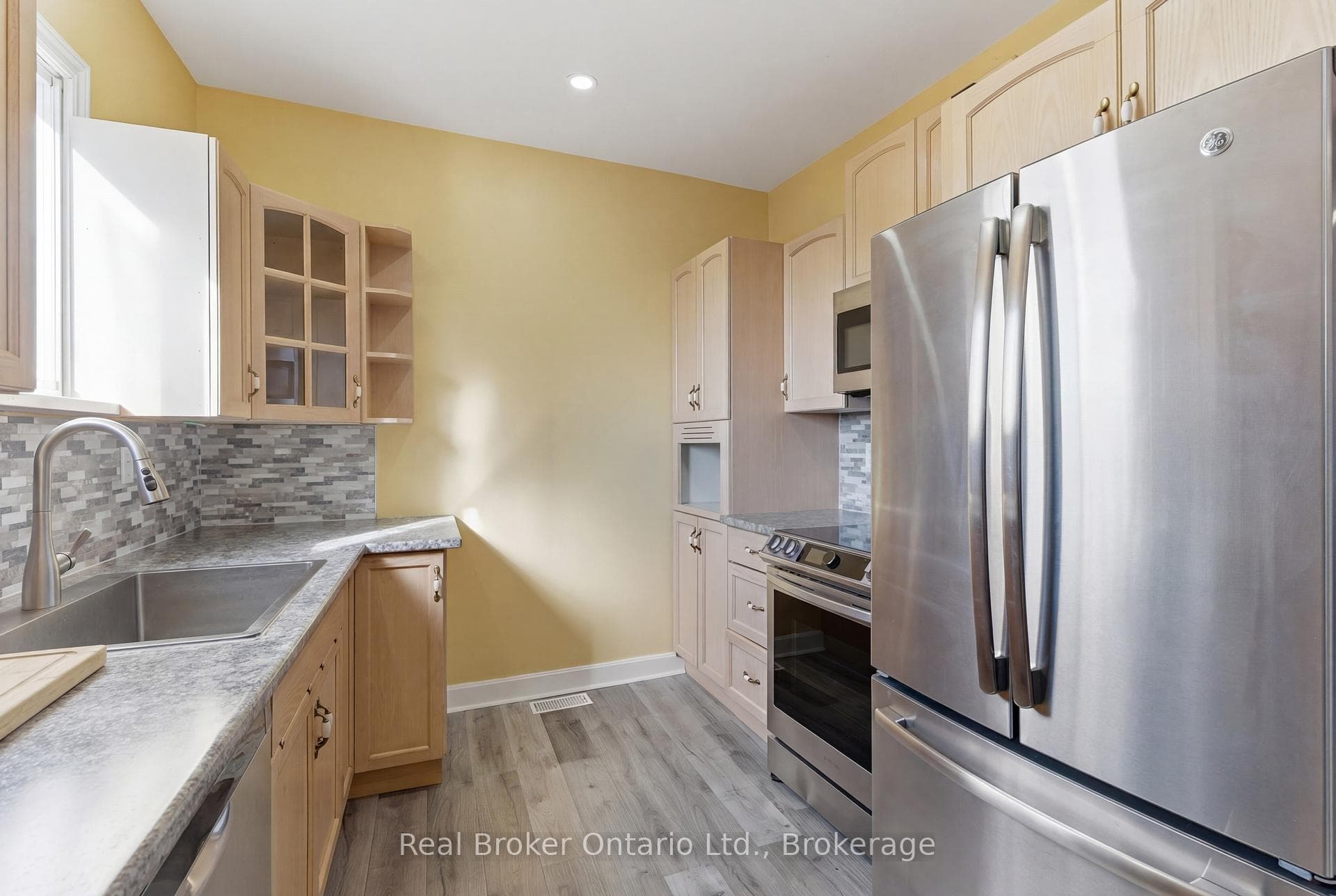 154 Niagara Falls Road photo 16