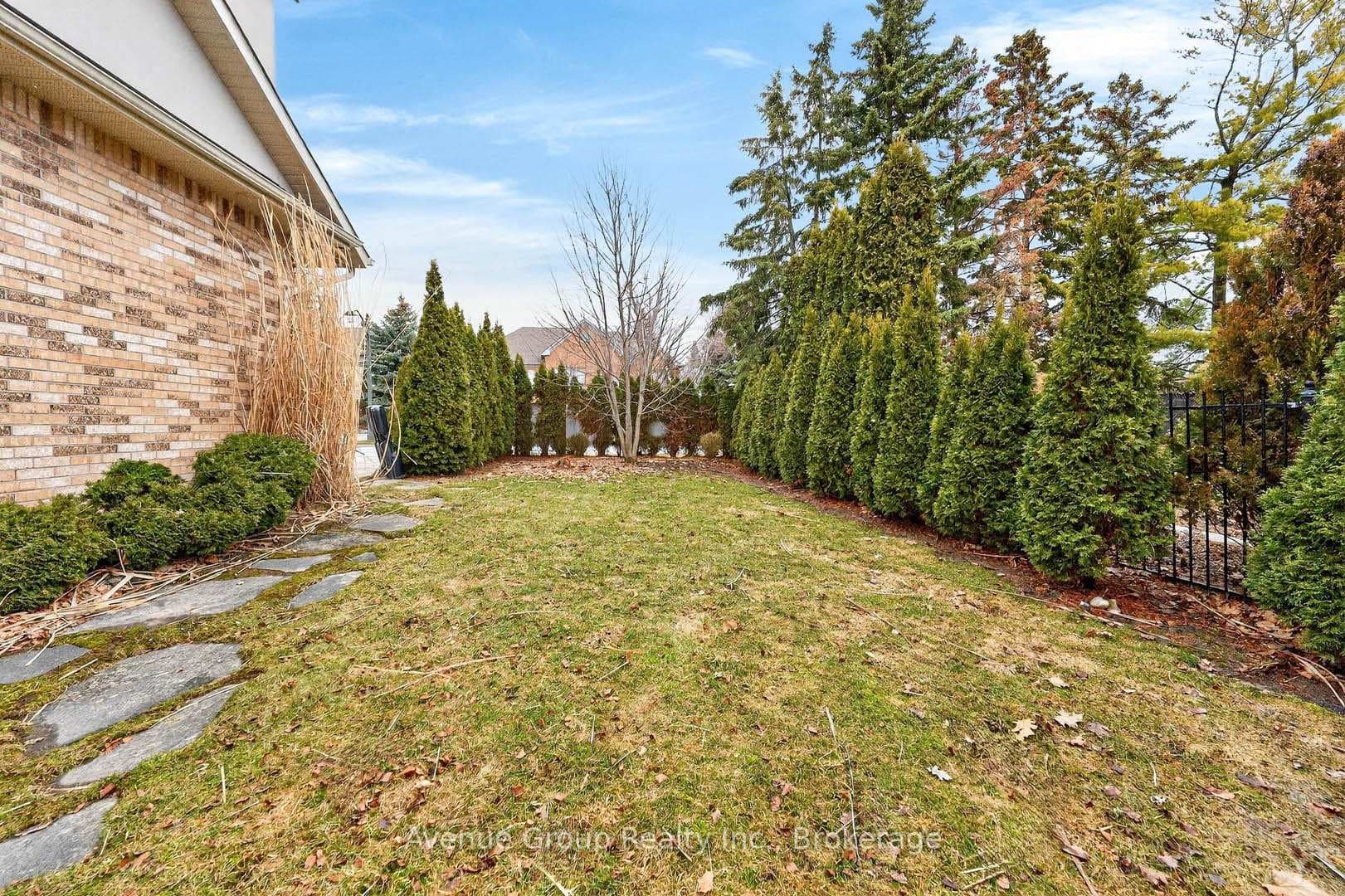 7 Longview Crescent photo 43