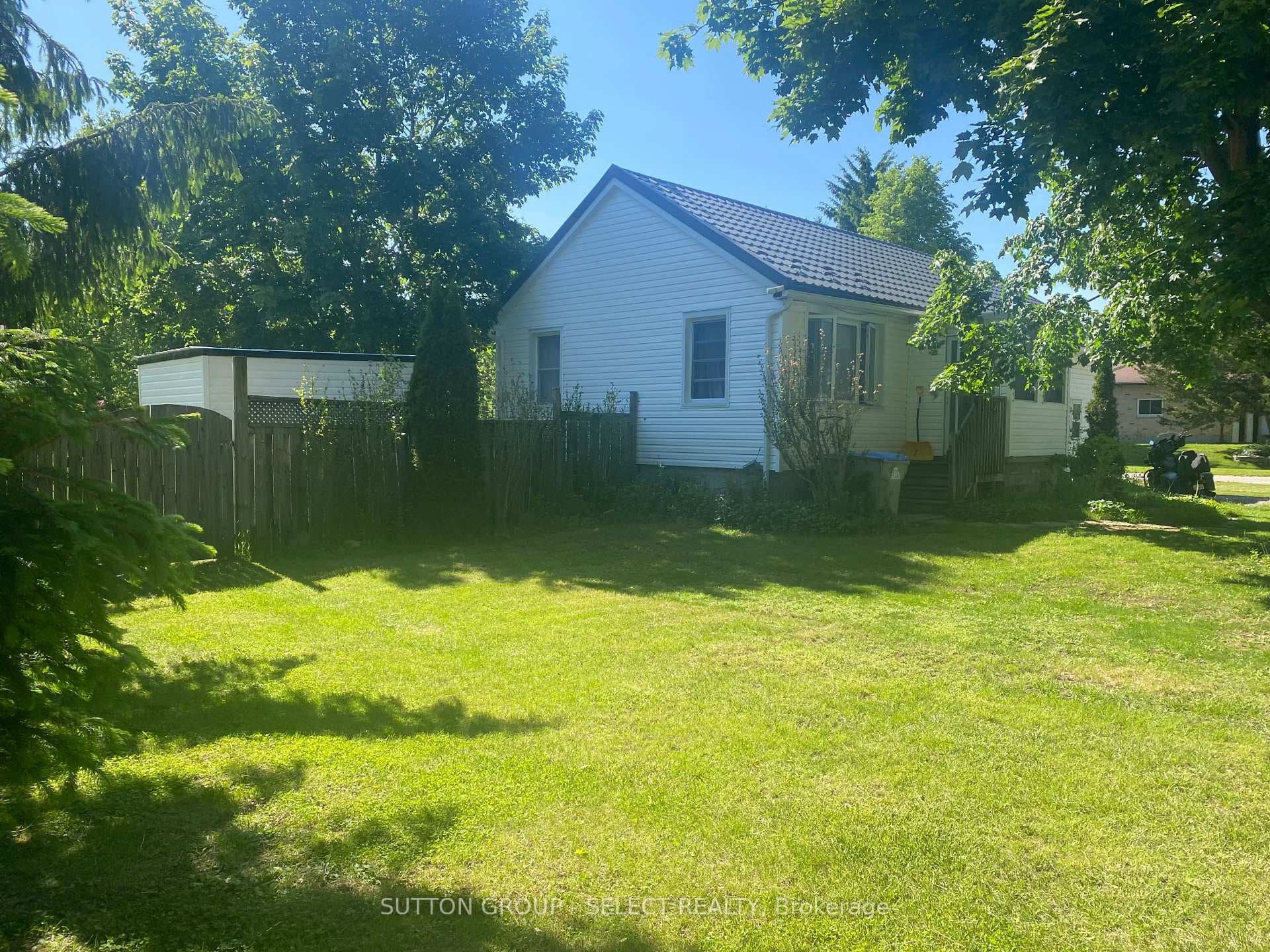 Double gate into the back yard
