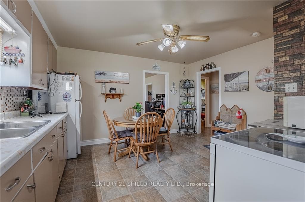 1745 MCCONNELL Avenue photo 9