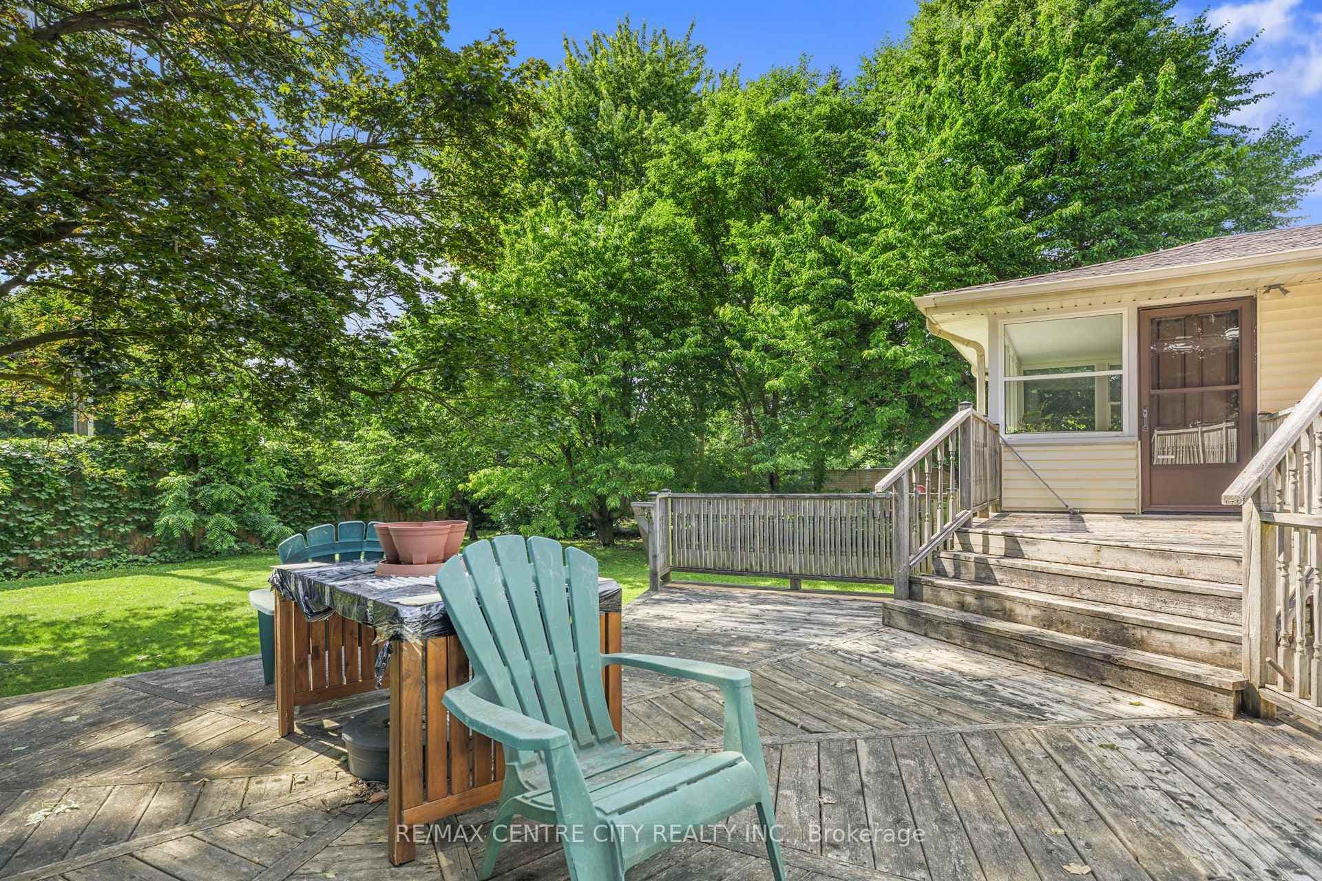 46 Brentwood Crescent photo 33