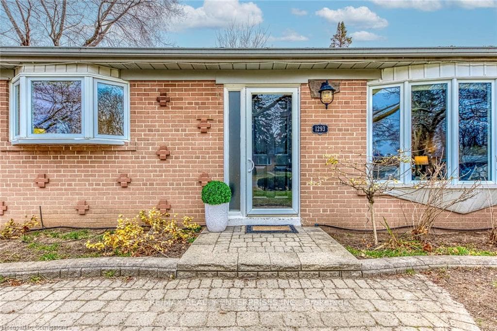 1293 Lewisham Drive photo 3