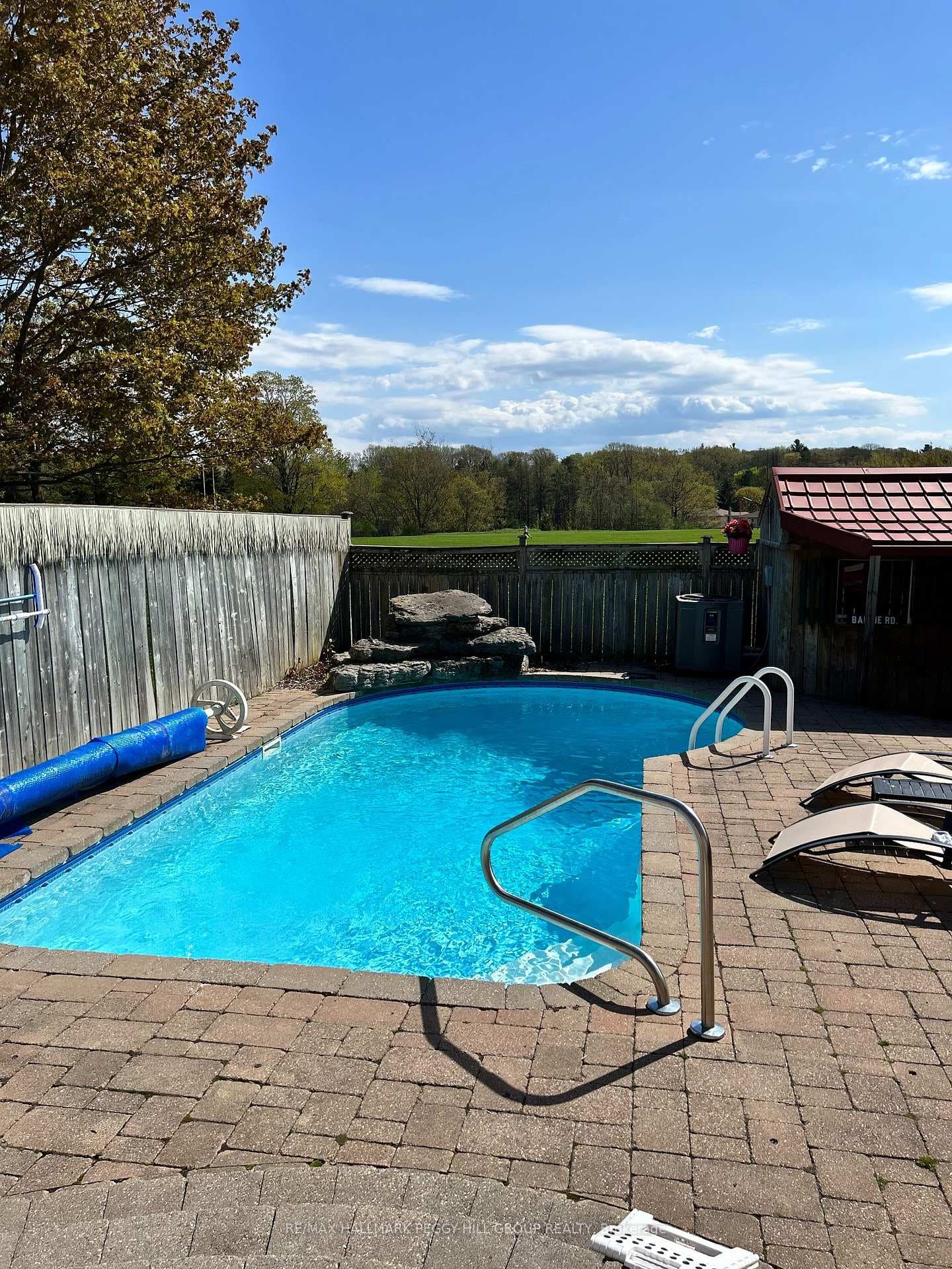 136 Lillian Crescent photo 11