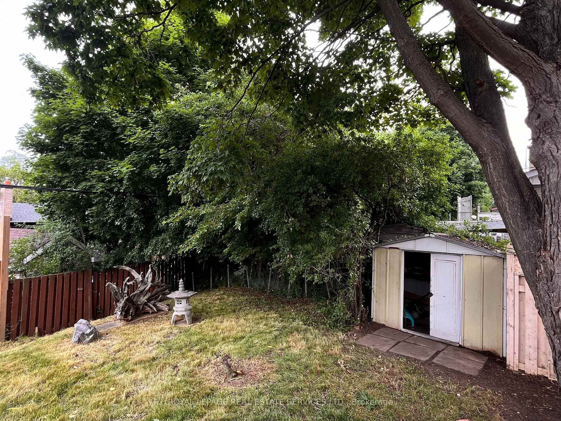 910 Bayview Avenue photo 12