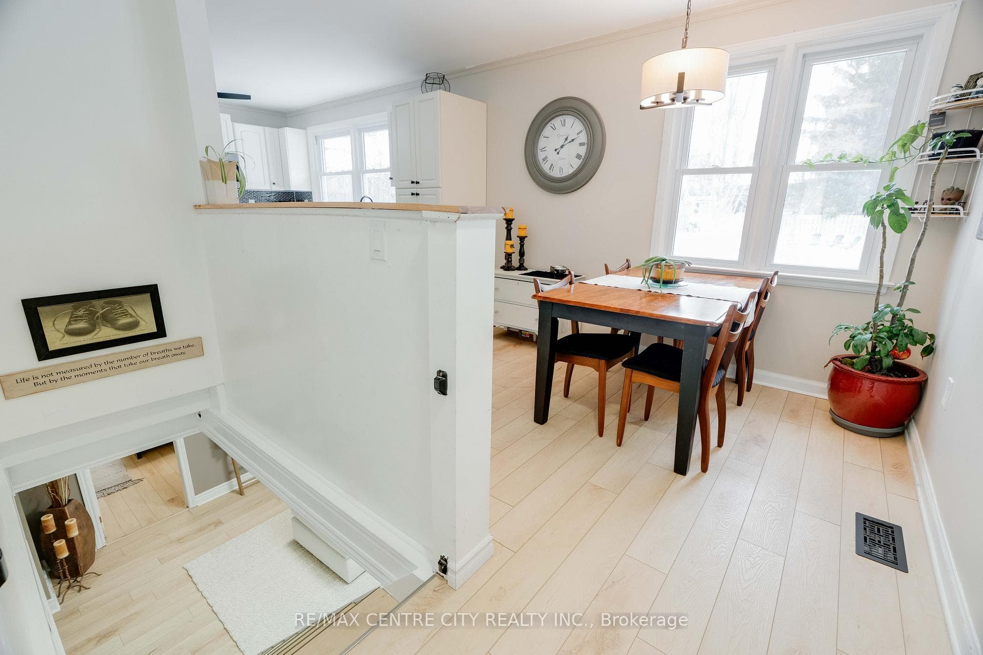 311 Adelaide Street photo 16