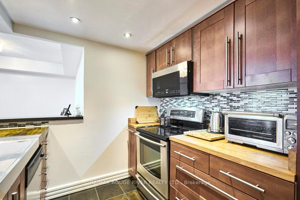 712 Rossland Road Unit 1111 photo 9
