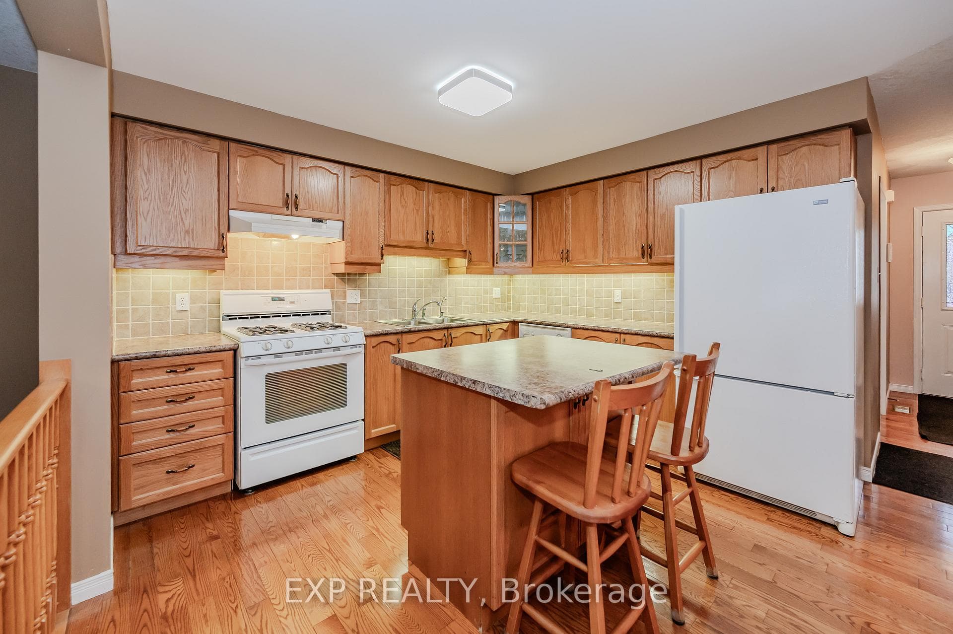 435 Shadow Wood Crescent photo 8