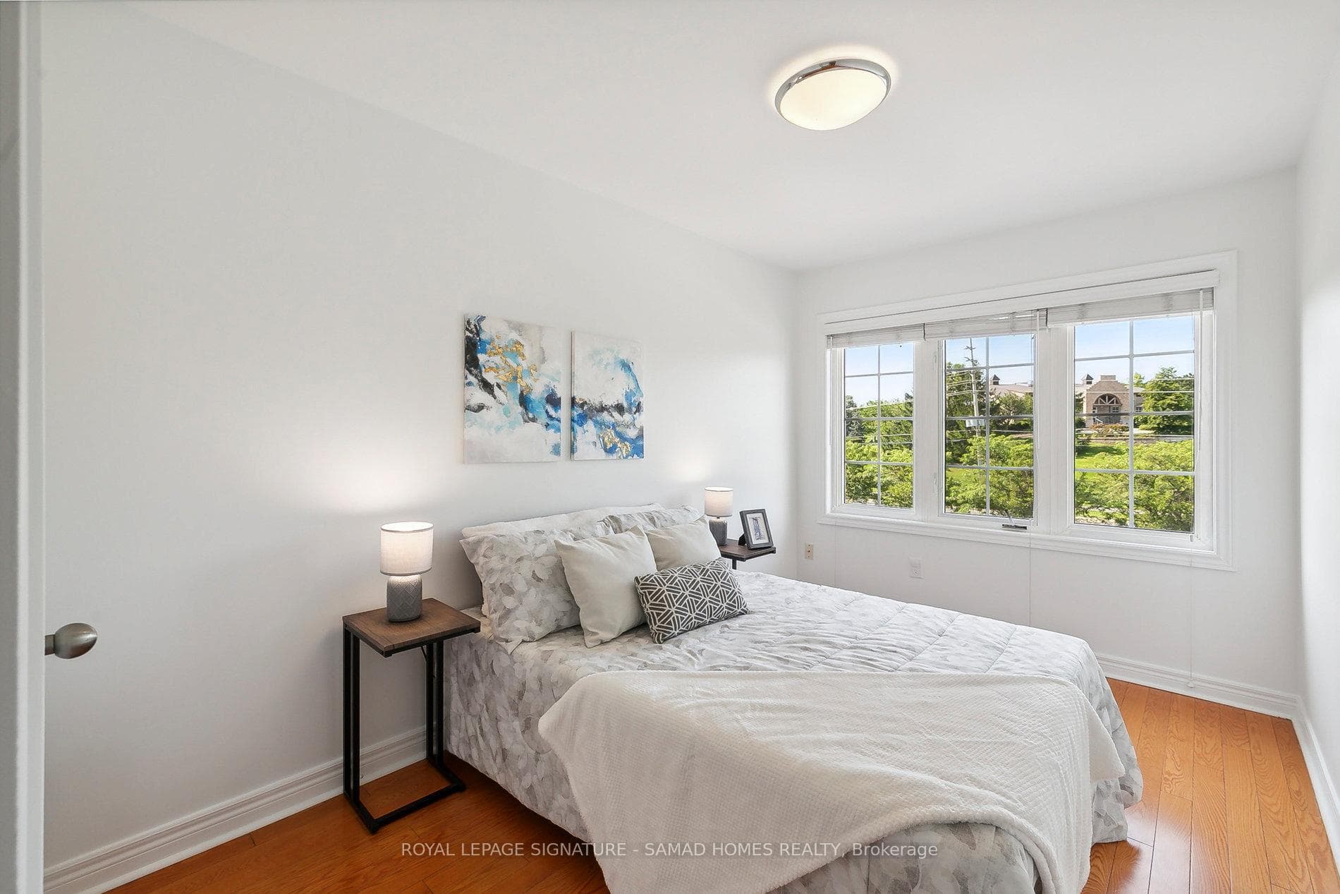 869 Ledbury Crescent photo 8