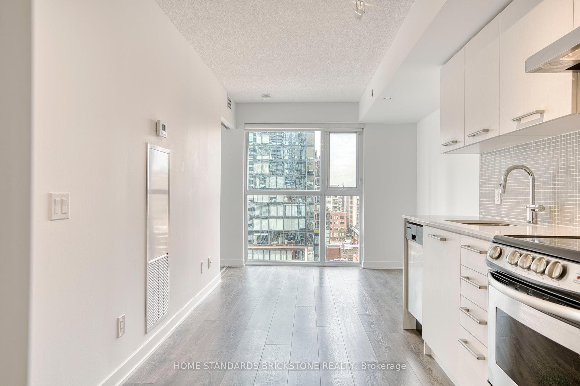 87 Peter Street Unit 1103 photo 6