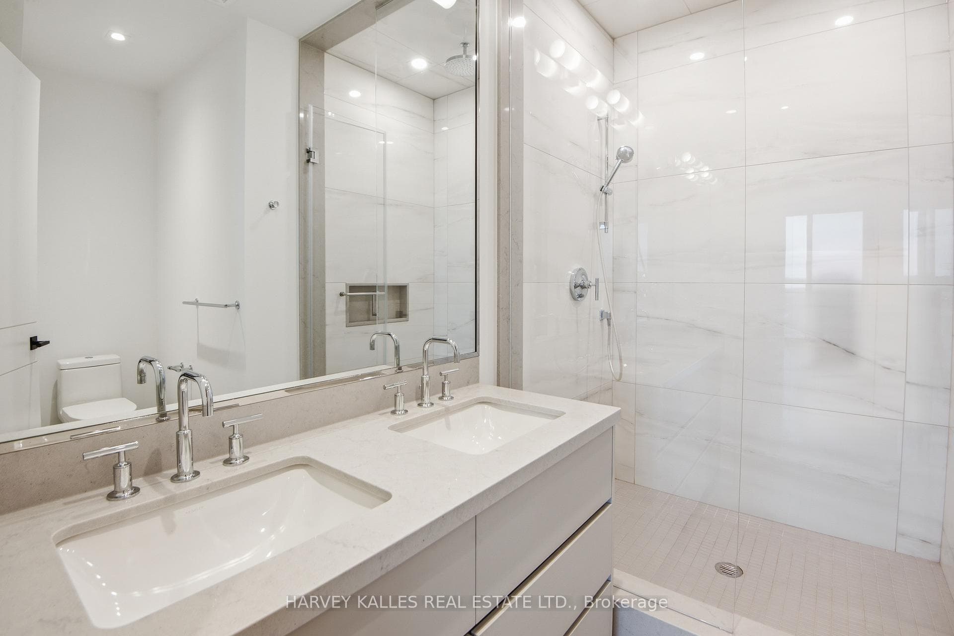 215 Lonsdale Road Unit 1602 photo 22