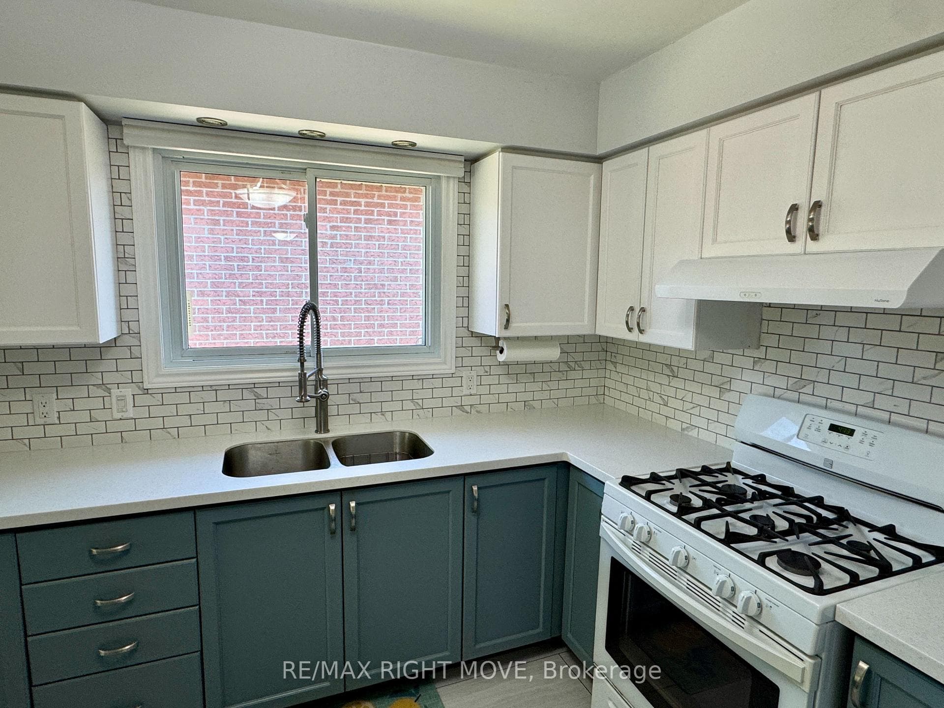 12 Hawkins Street photo 23