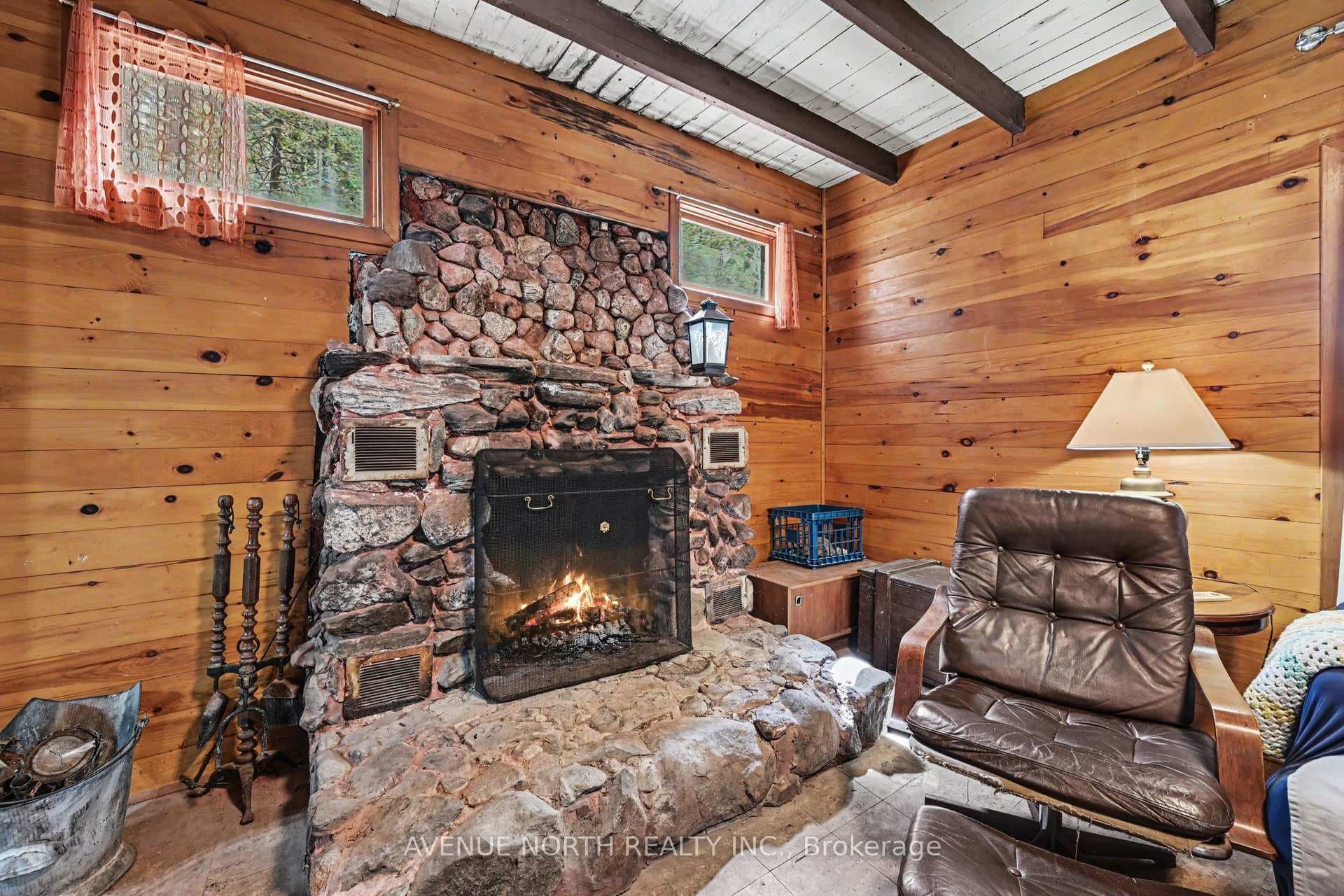 366 Holly Lane photo 5