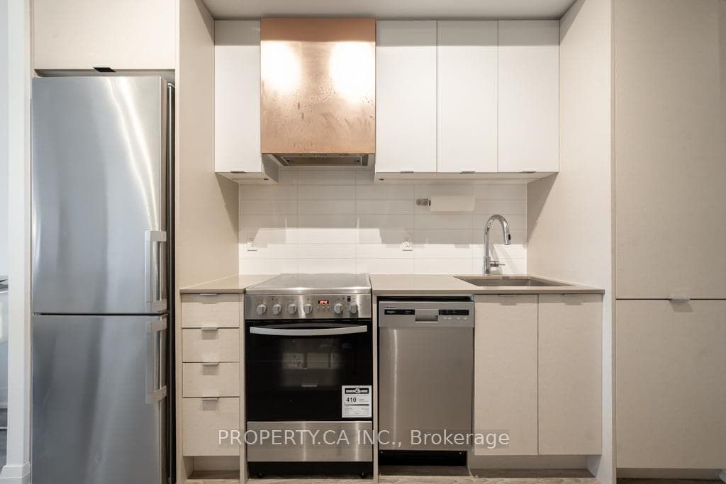 10 Gibbs Road Unit 304 photo 4