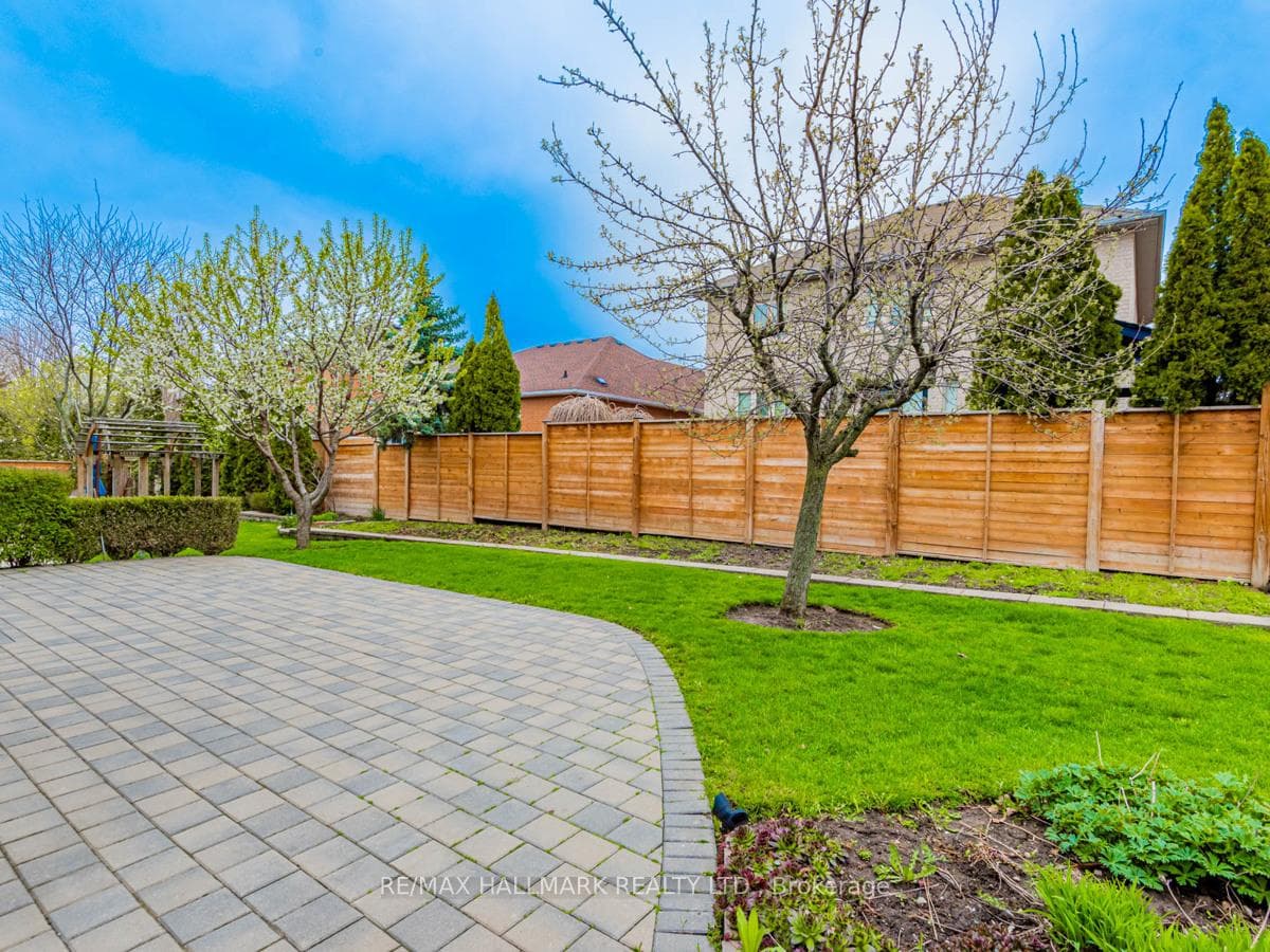 86 Lois Drive photo 36