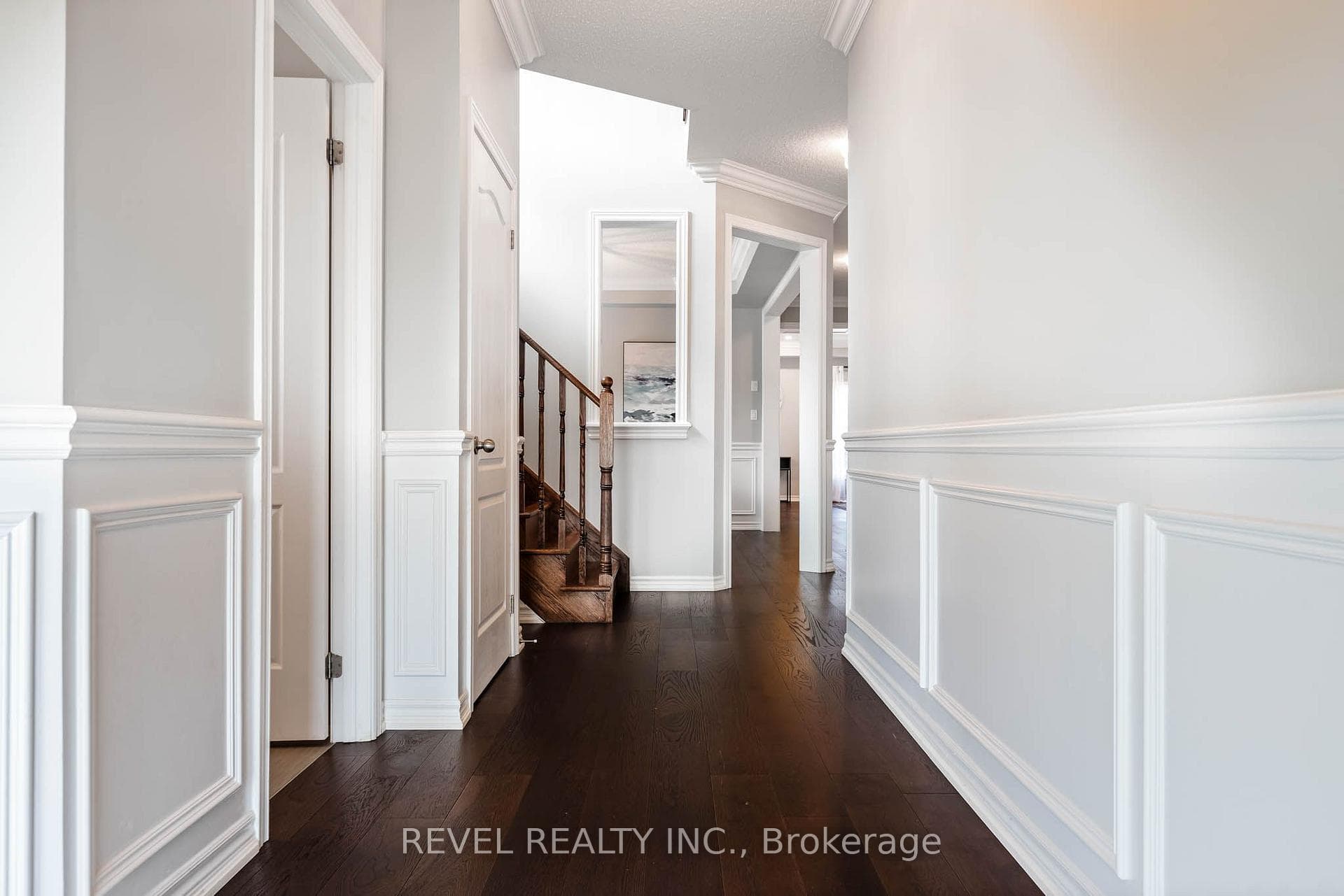 401 Tansley Street photo 2
