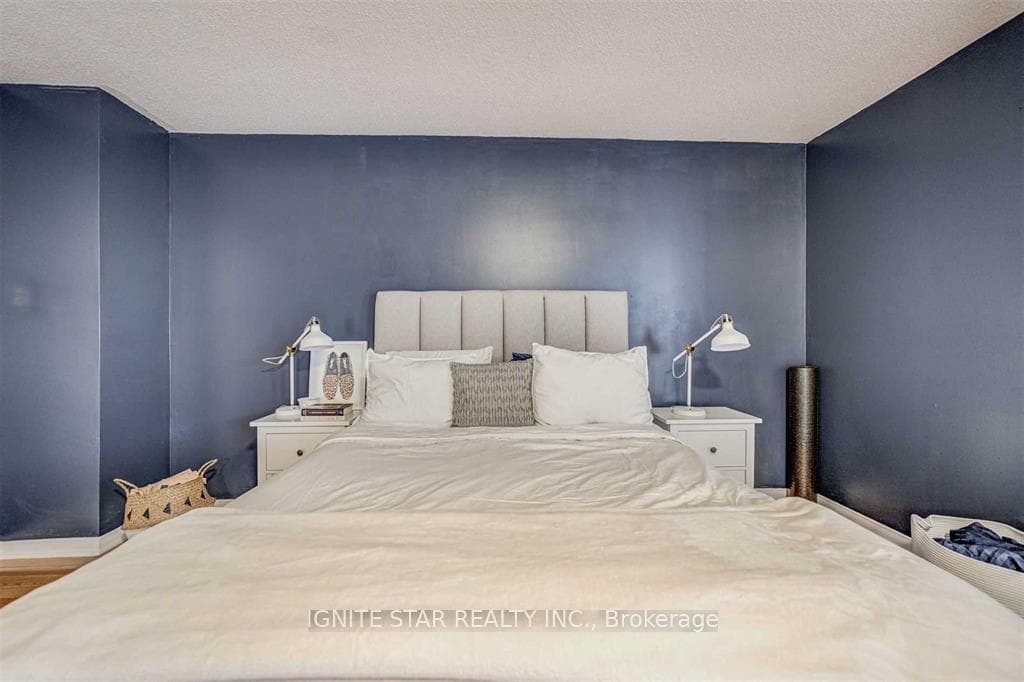 3203 Dovetail Mews photo 31