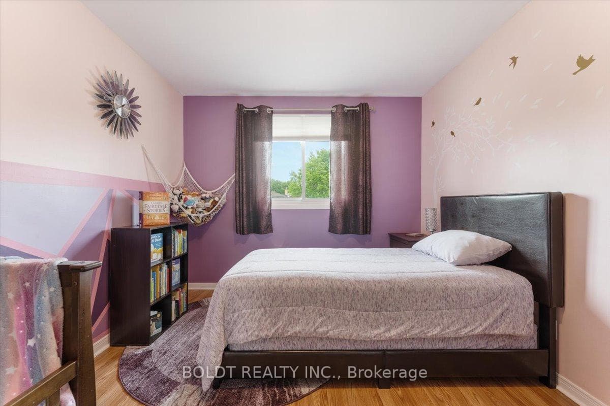 37 Lakebreeze Crescent photo 21