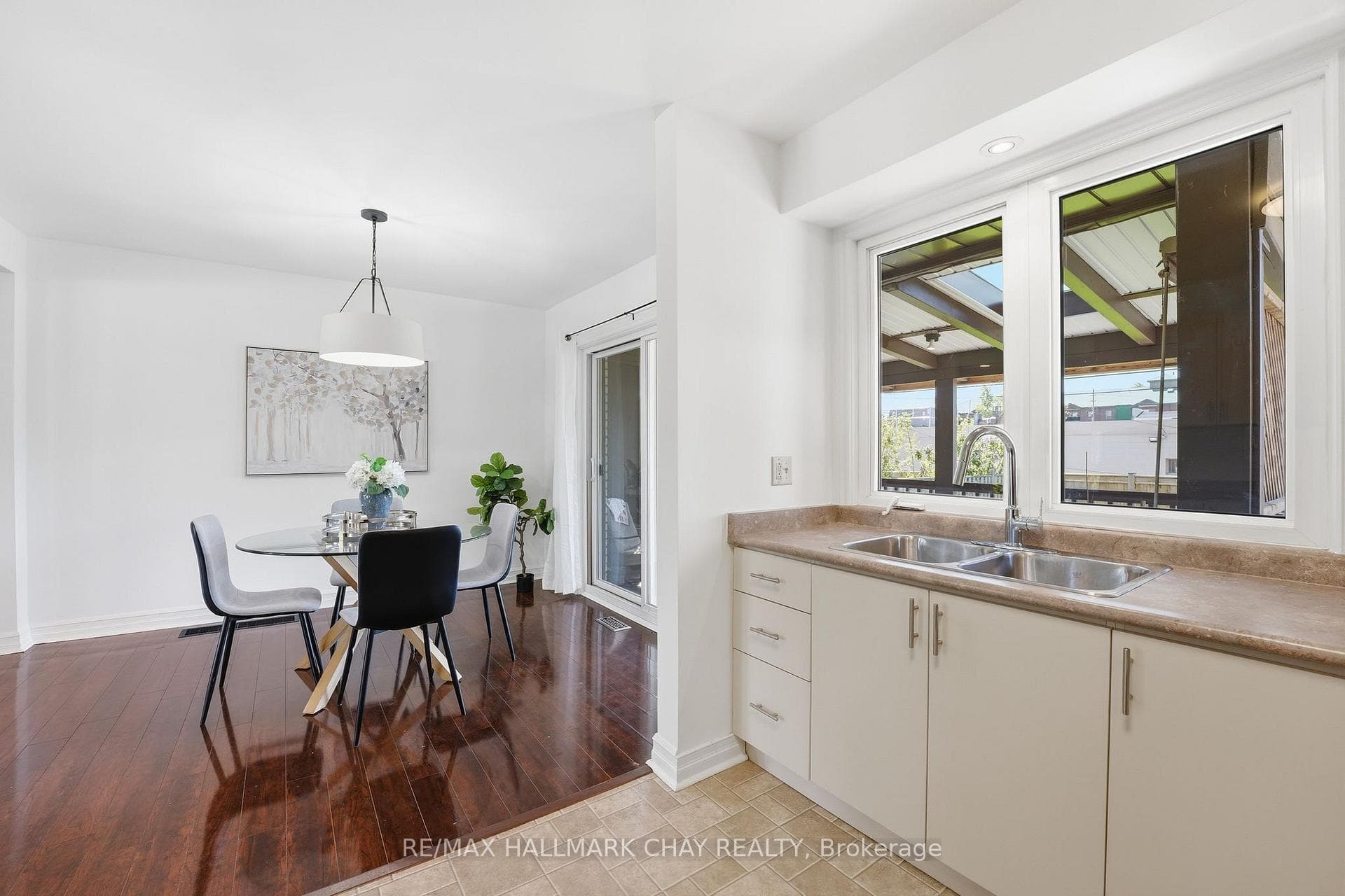 420 Fernleigh Circle photo 10