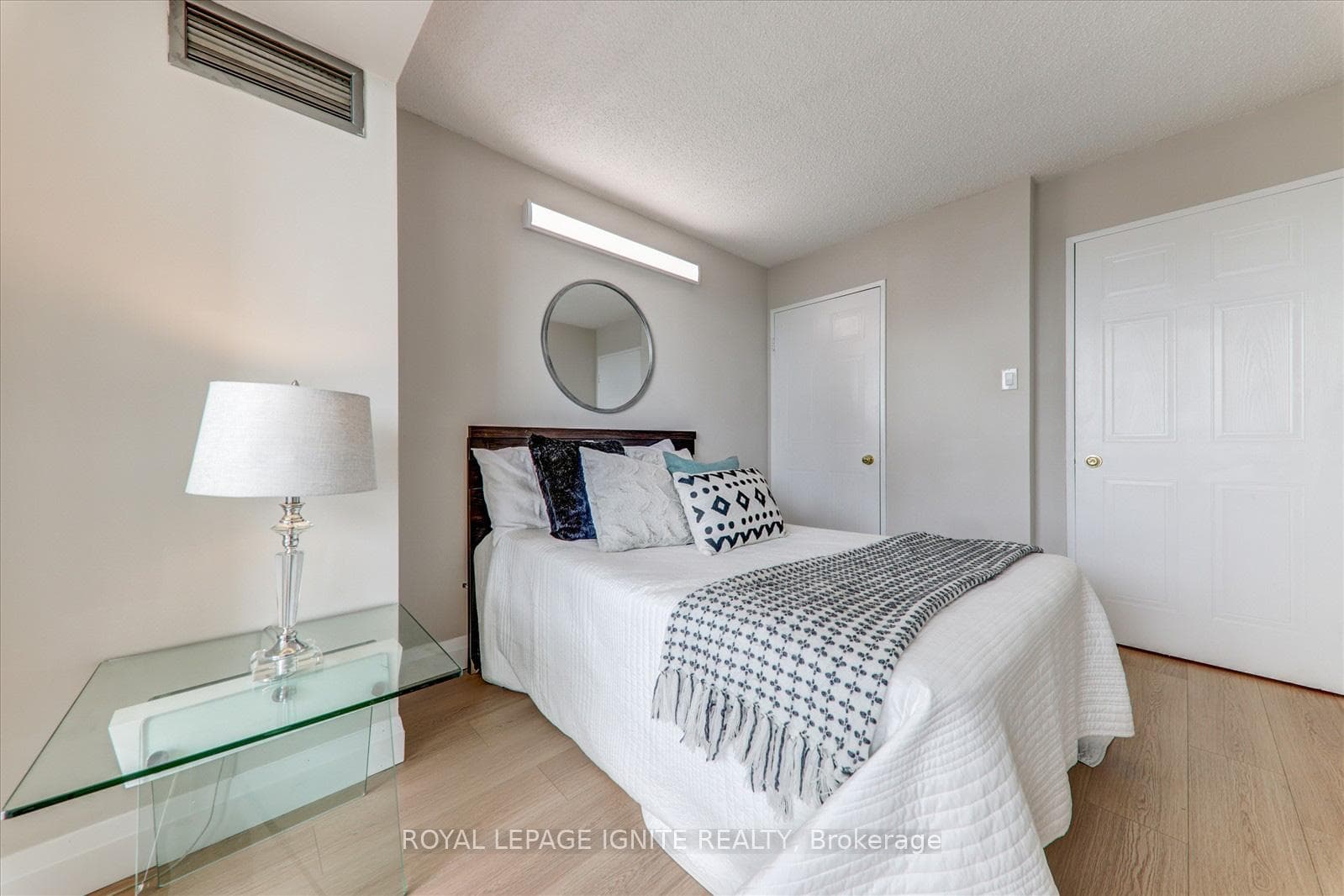 410 Mclevin Avenue Unit 906 photo 12