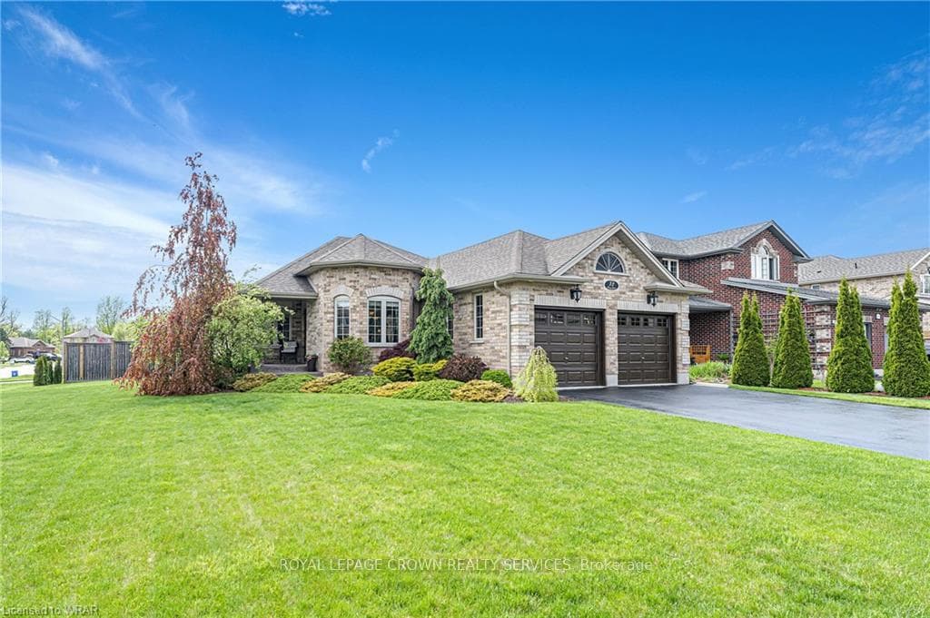32 Harmer Crescent photo 1