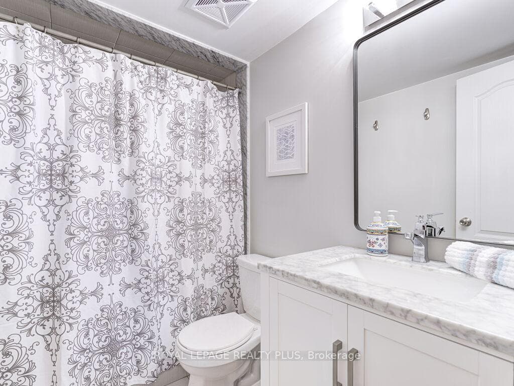 142 Widdicombe Hill Boulevard Unit 520 photo 23