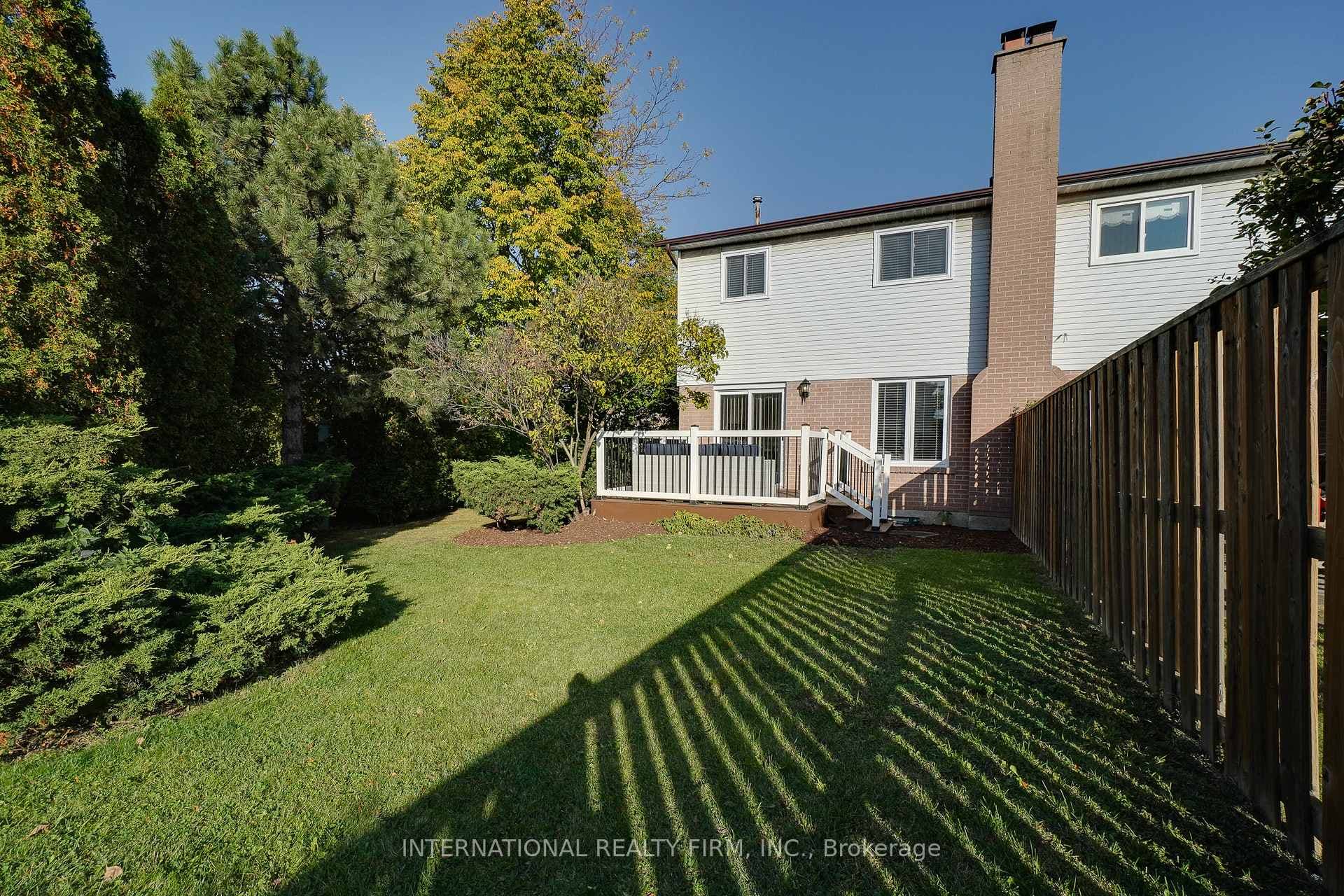760 Galloway Crescent photo 4