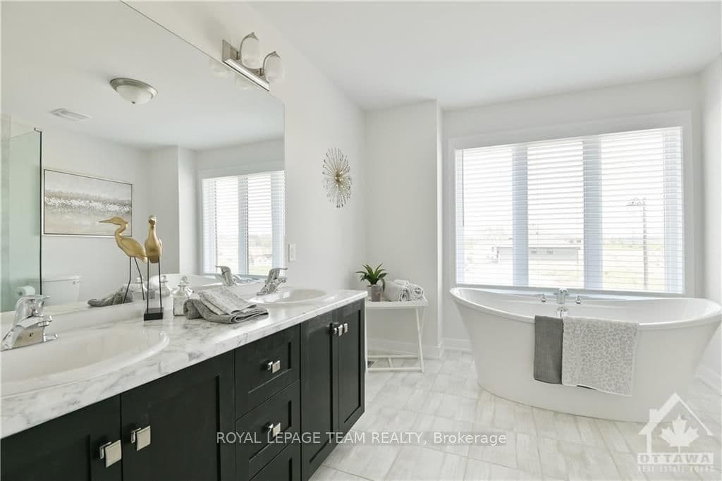 54 REYNARD Crescent photo 20