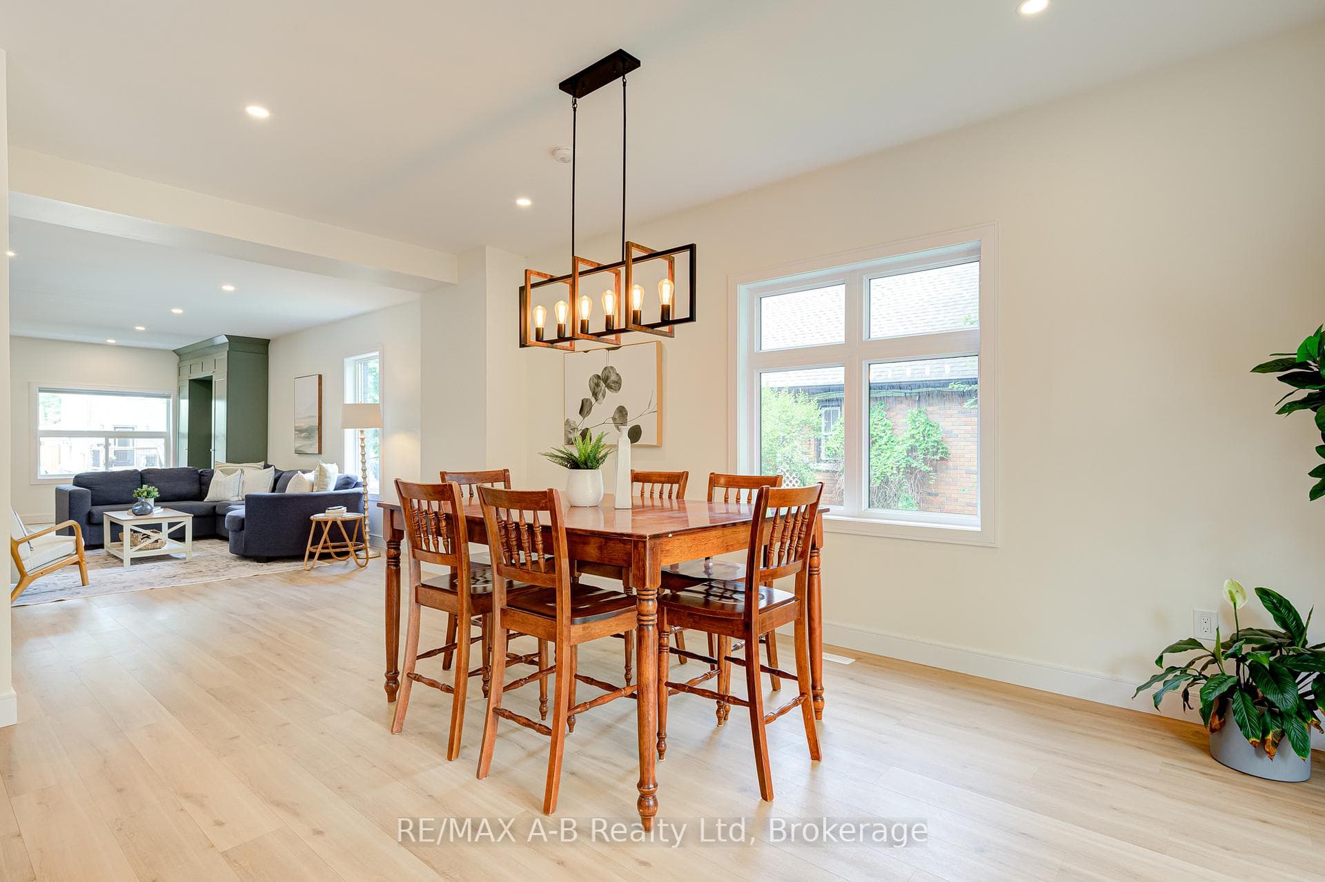 261 Albert Street photo 16
