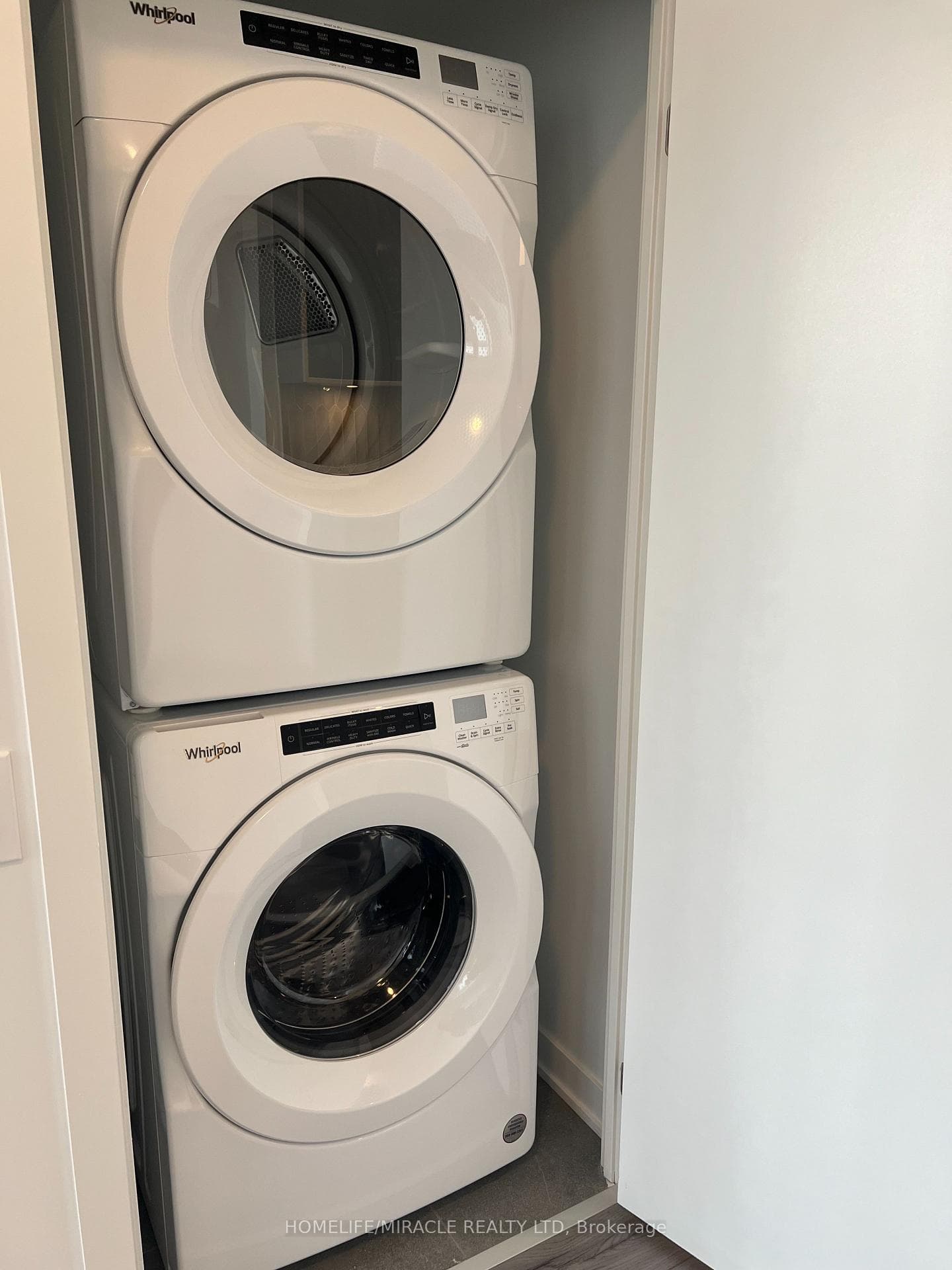 395 Dundas Street Unit 202 photo 9
