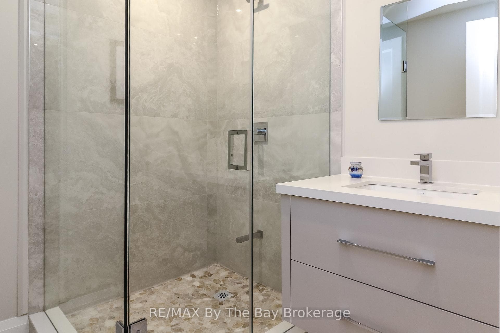 35 48TH Street photo 47